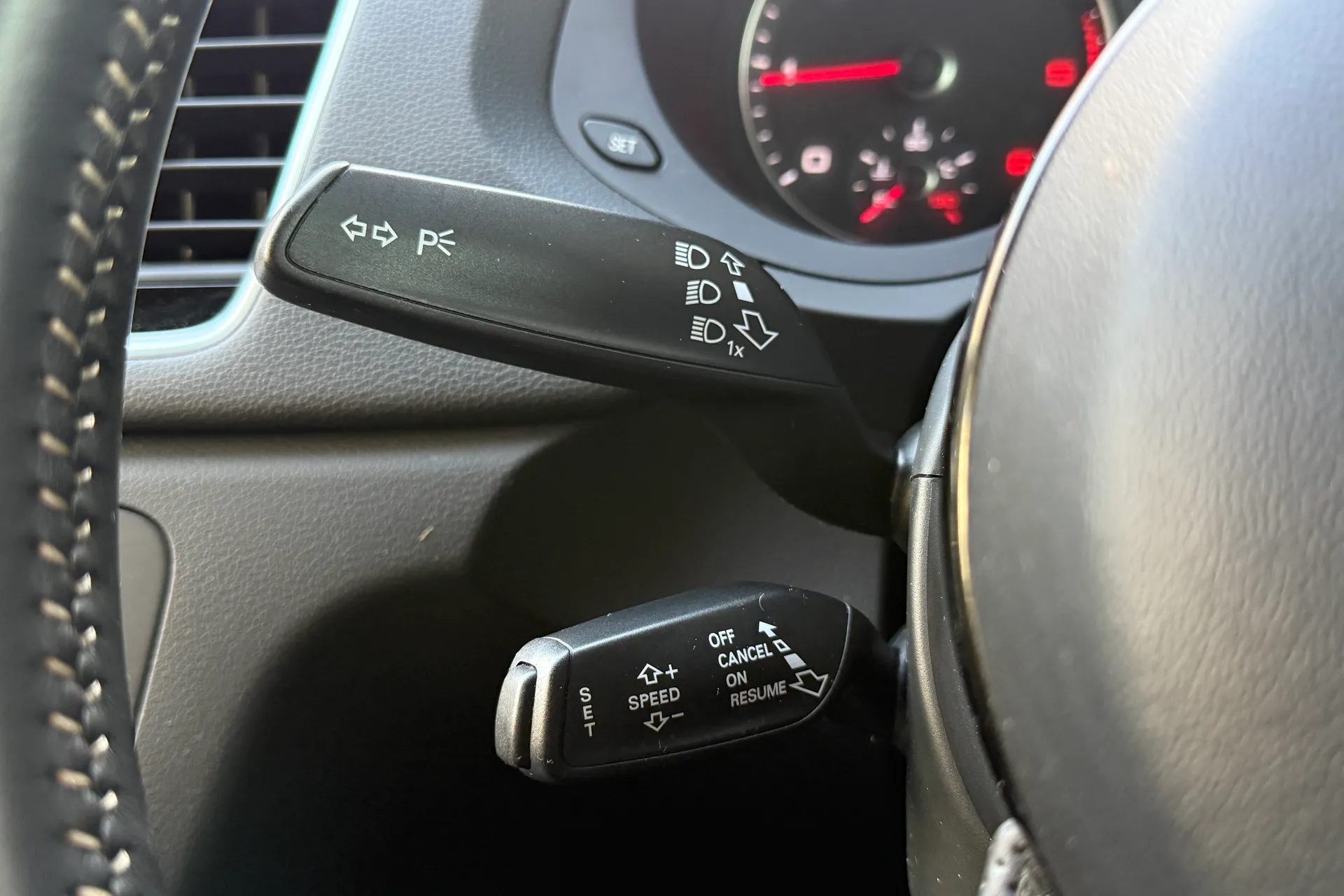 Audi Q3 thumbnail image number 12