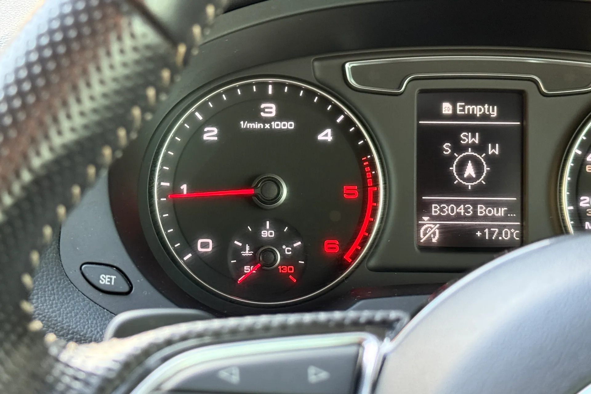 Audi Q3 thumbnail image number 15