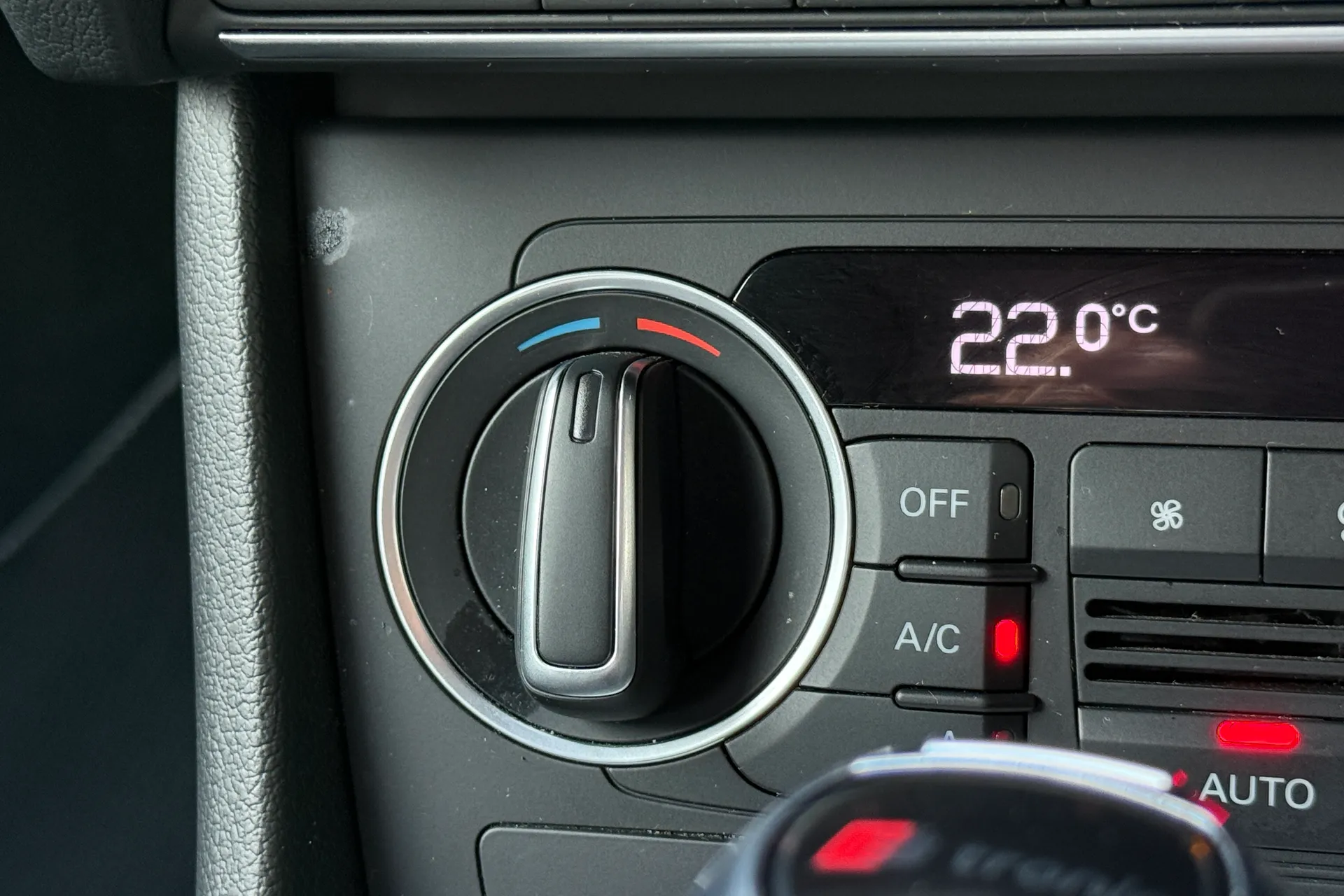 Audi Q3 thumbnail image number 28