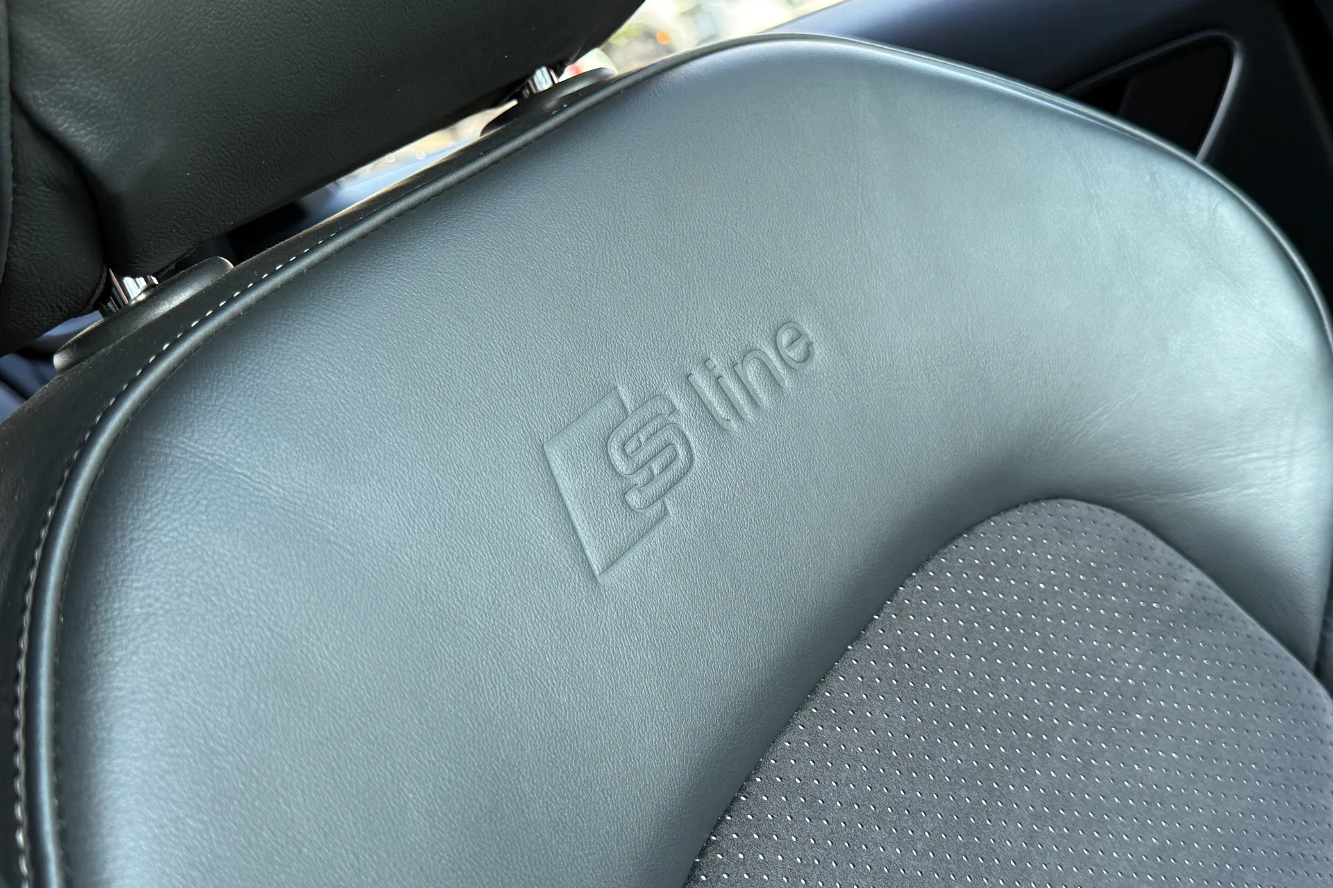 Audi Q3 thumbnail image number 30