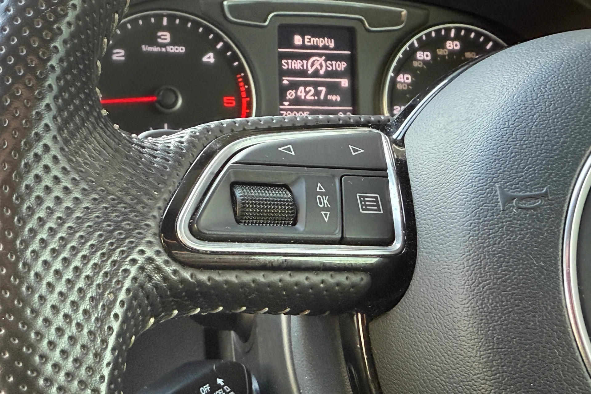 Audi Q3 thumbnail image number 9