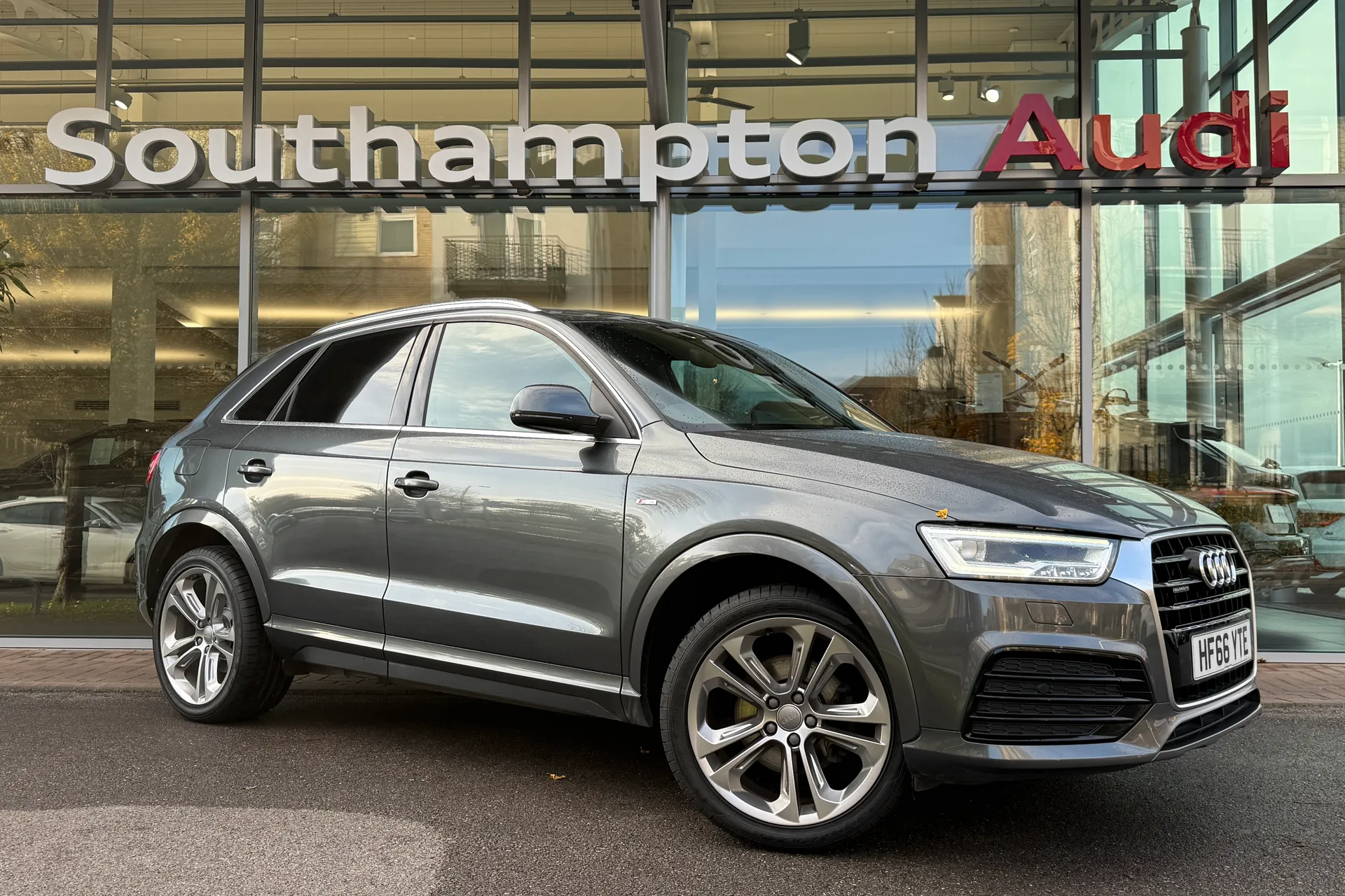 Audi Q3 focused image