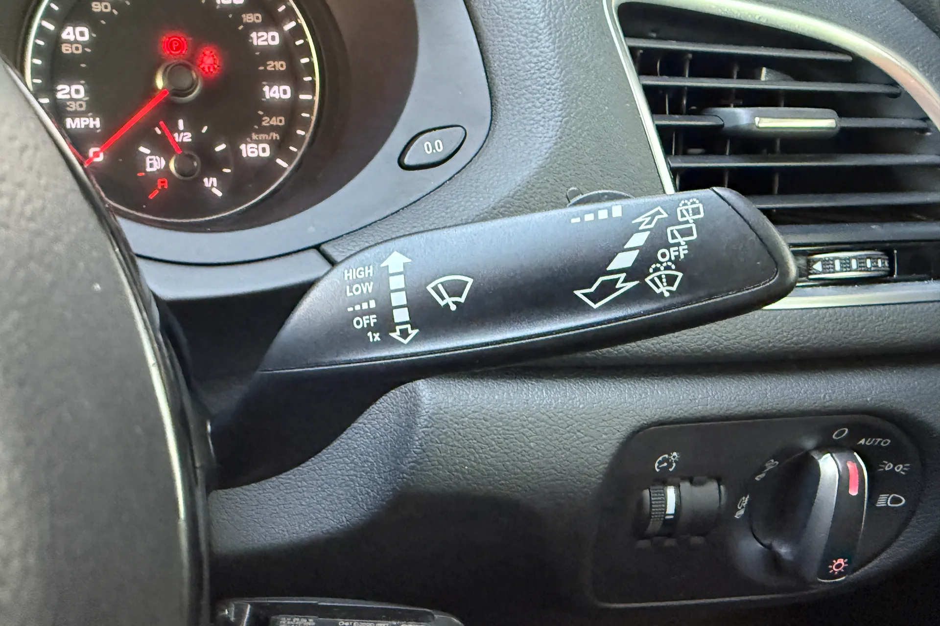 Audi Q3 thumbnail image number 13