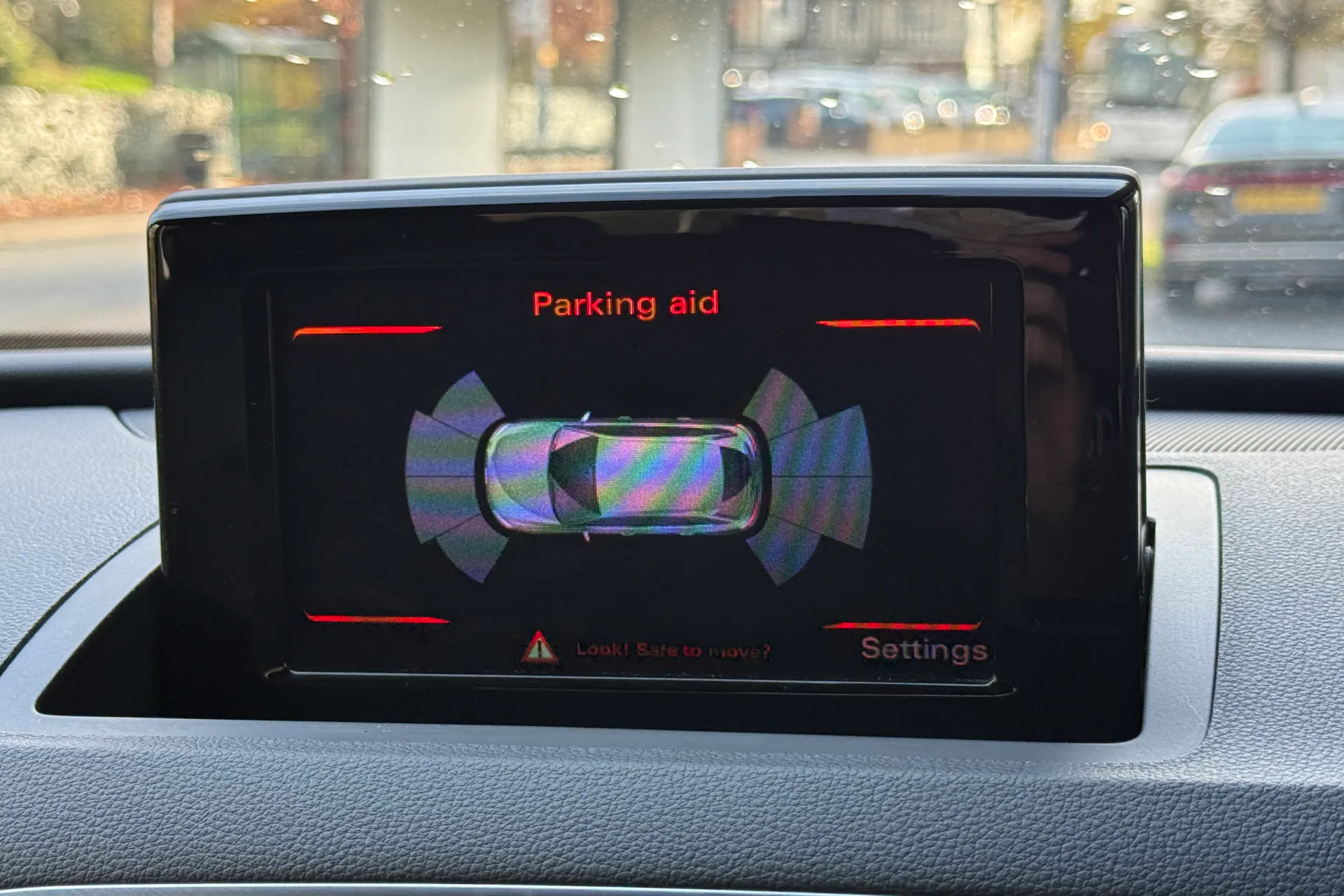 Audi Q3 thumbnail image number 17