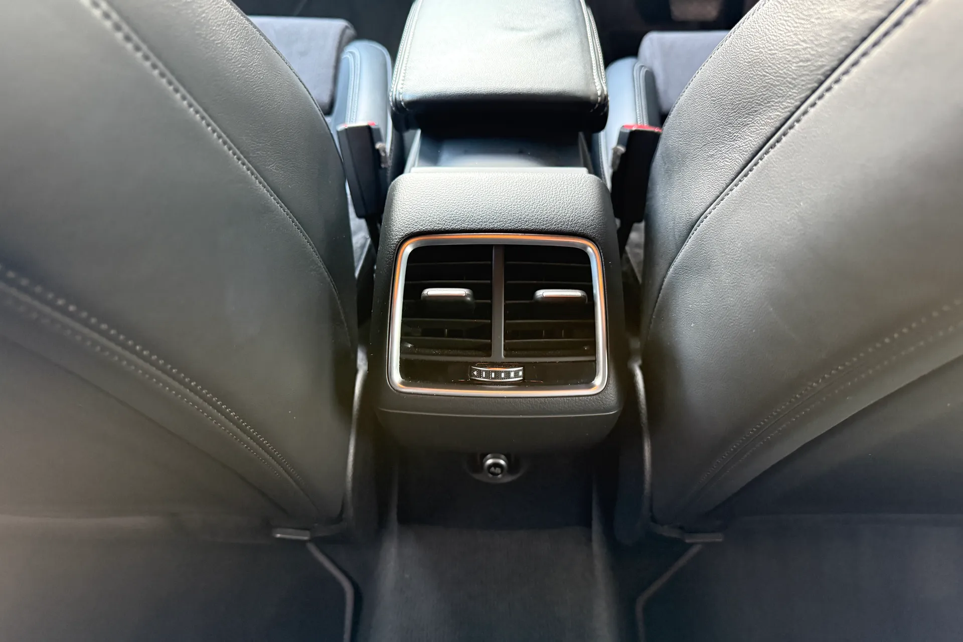 Audi Q3 thumbnail image number 36