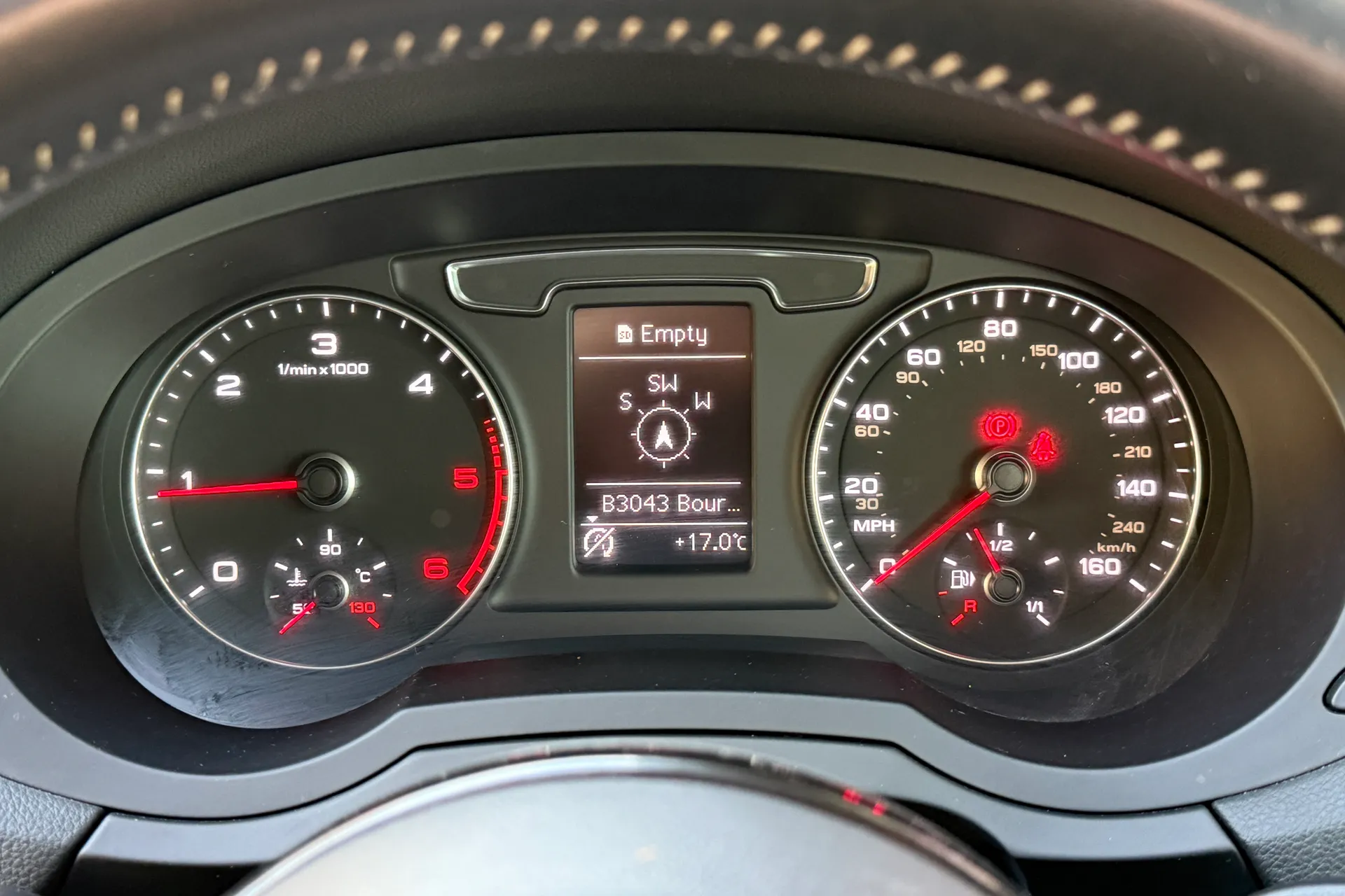 Audi Q3 thumbnail image number 14