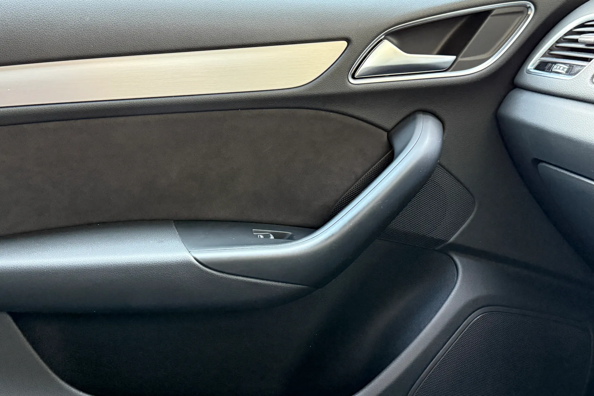 Audi Q3 thumbnail image number 31