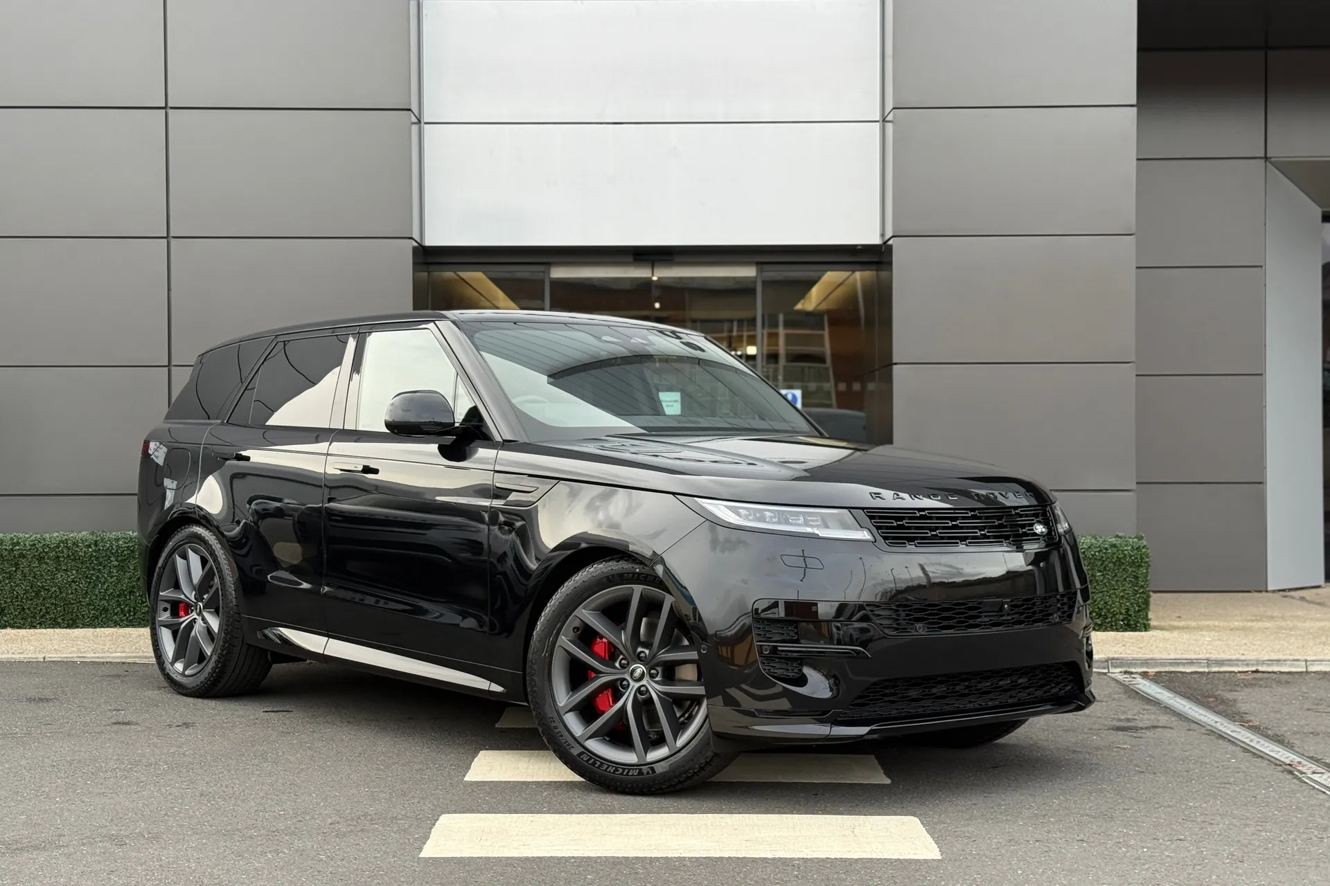 LAND ROVER RANGE ROVER SPORT focused image