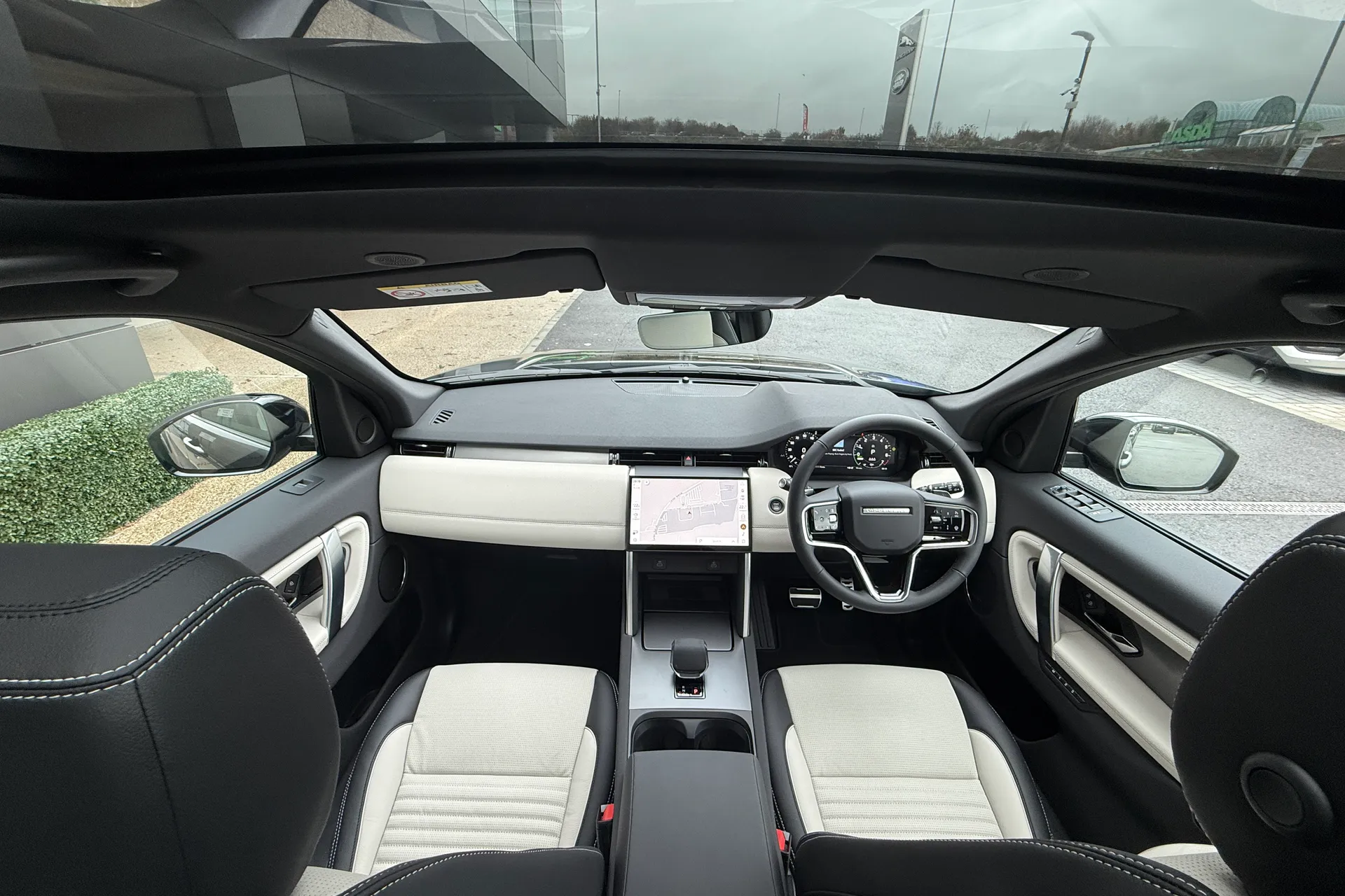 LAND ROVER DISCOVERY SPORT thumbnail image number 3