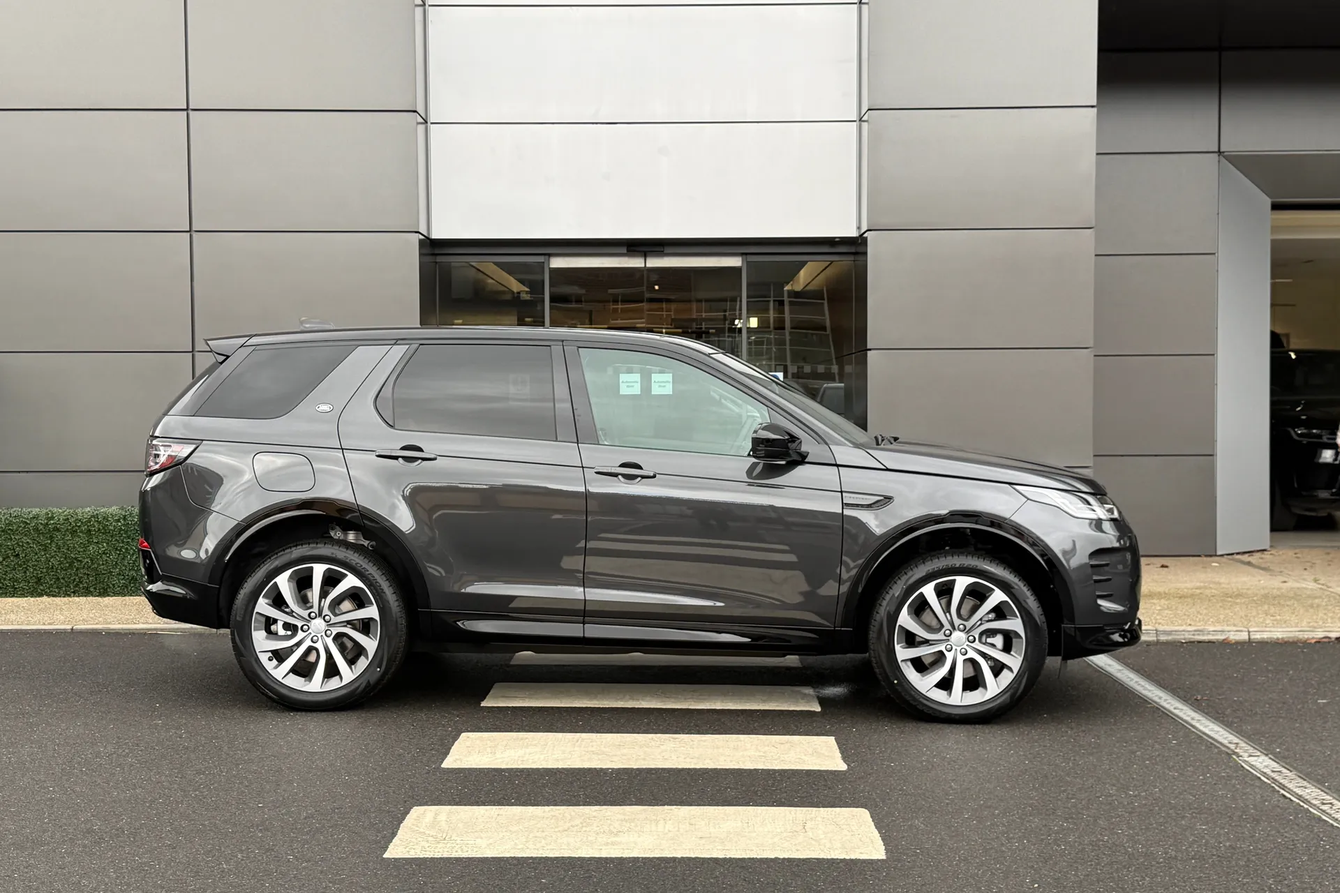 LAND ROVER DISCOVERY SPORT thumbnail image number 2