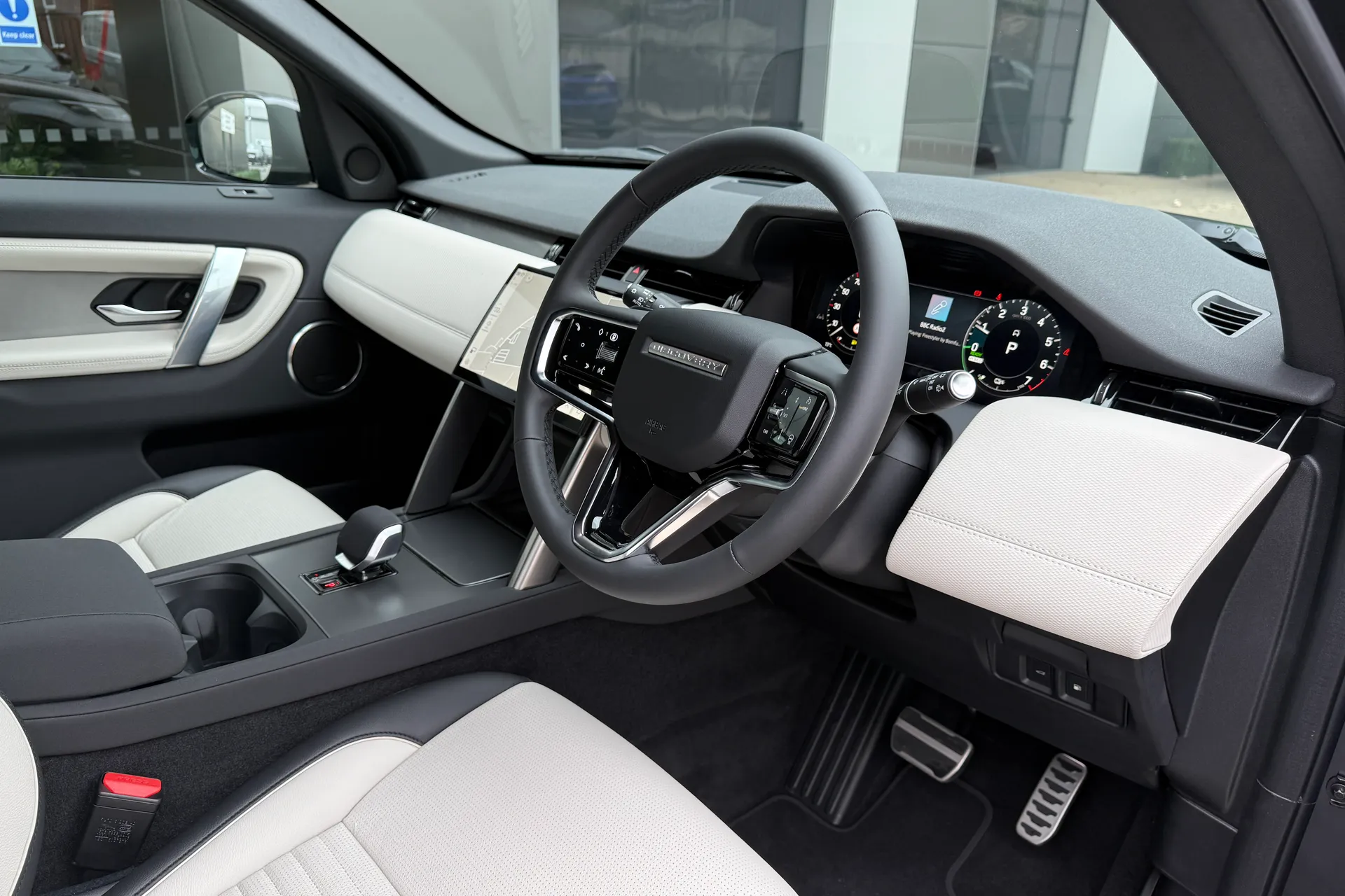 LAND ROVER DISCOVERY SPORT thumbnail image number 18