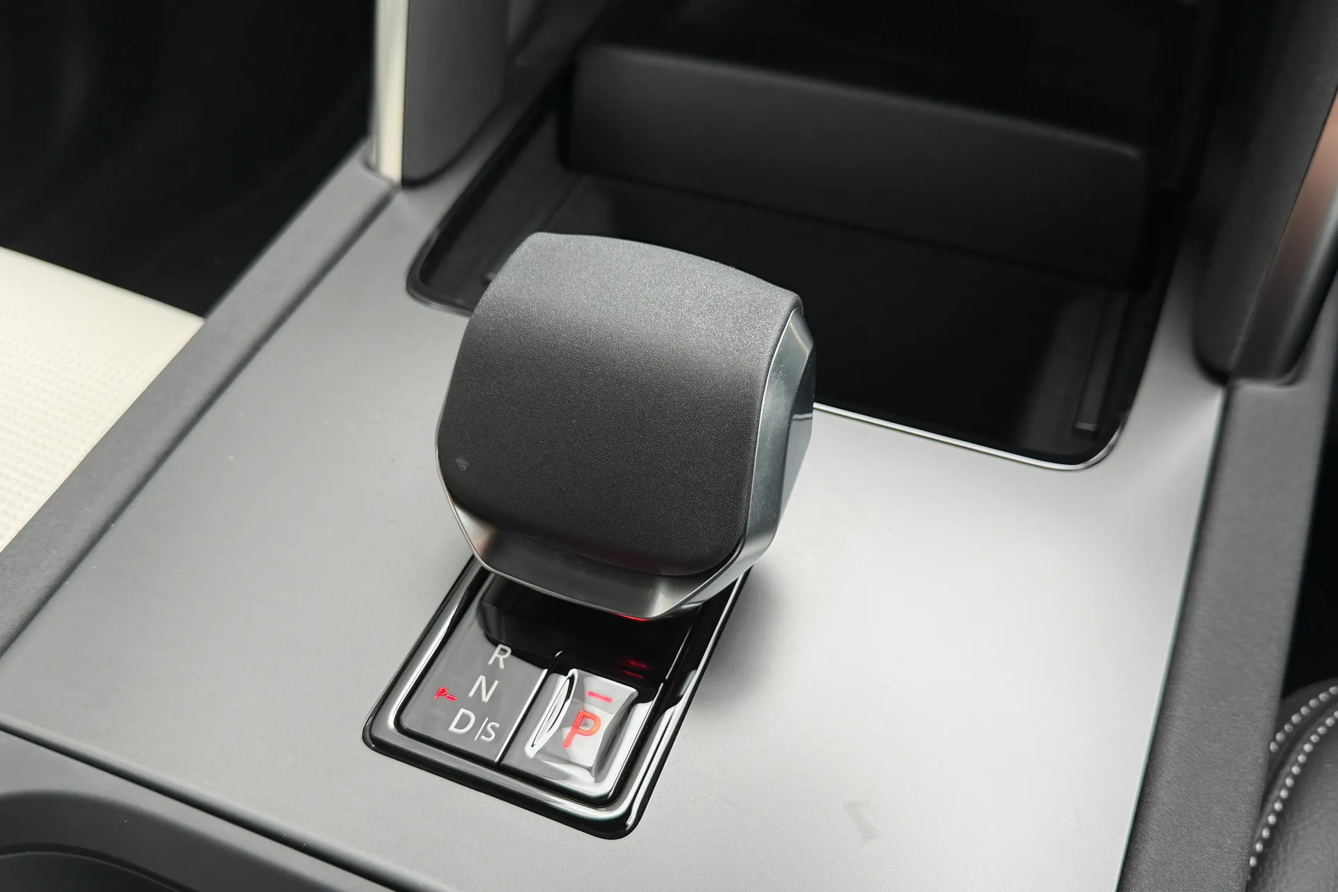 LAND ROVER DISCOVERY SPORT thumbnail image number 38