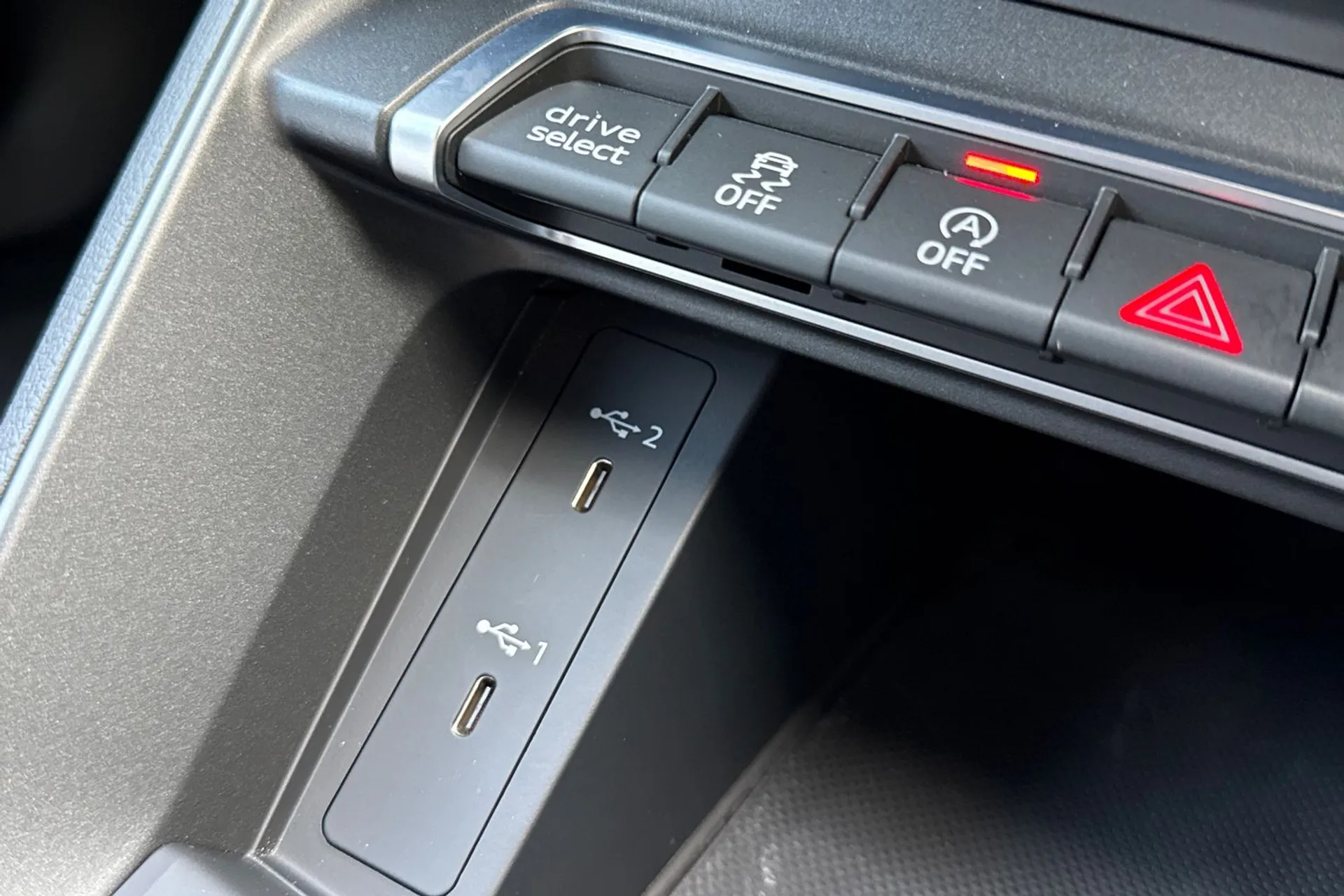 Audi Q3 thumbnail image number 36