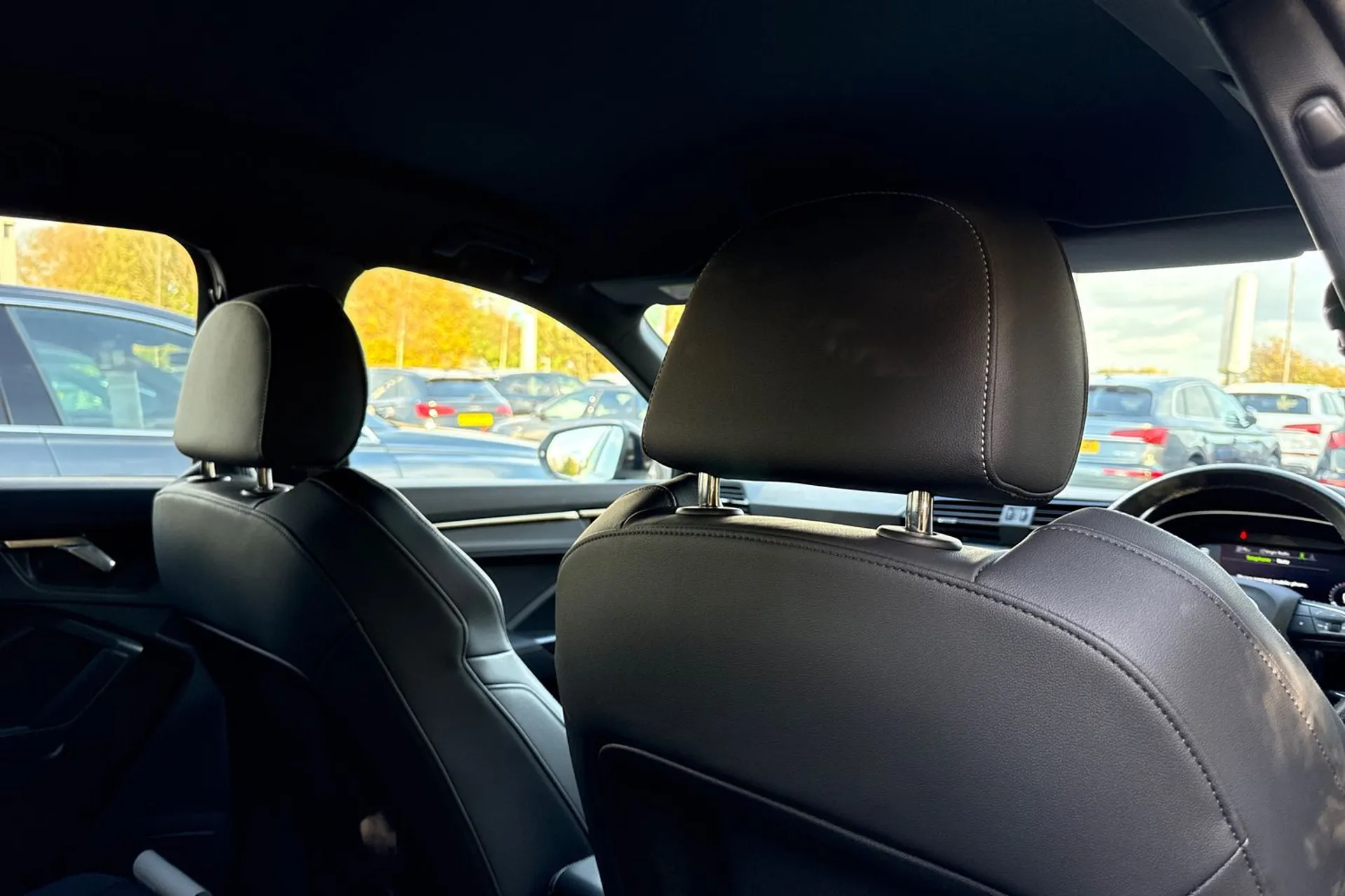 Audi Q3 thumbnail image number 24