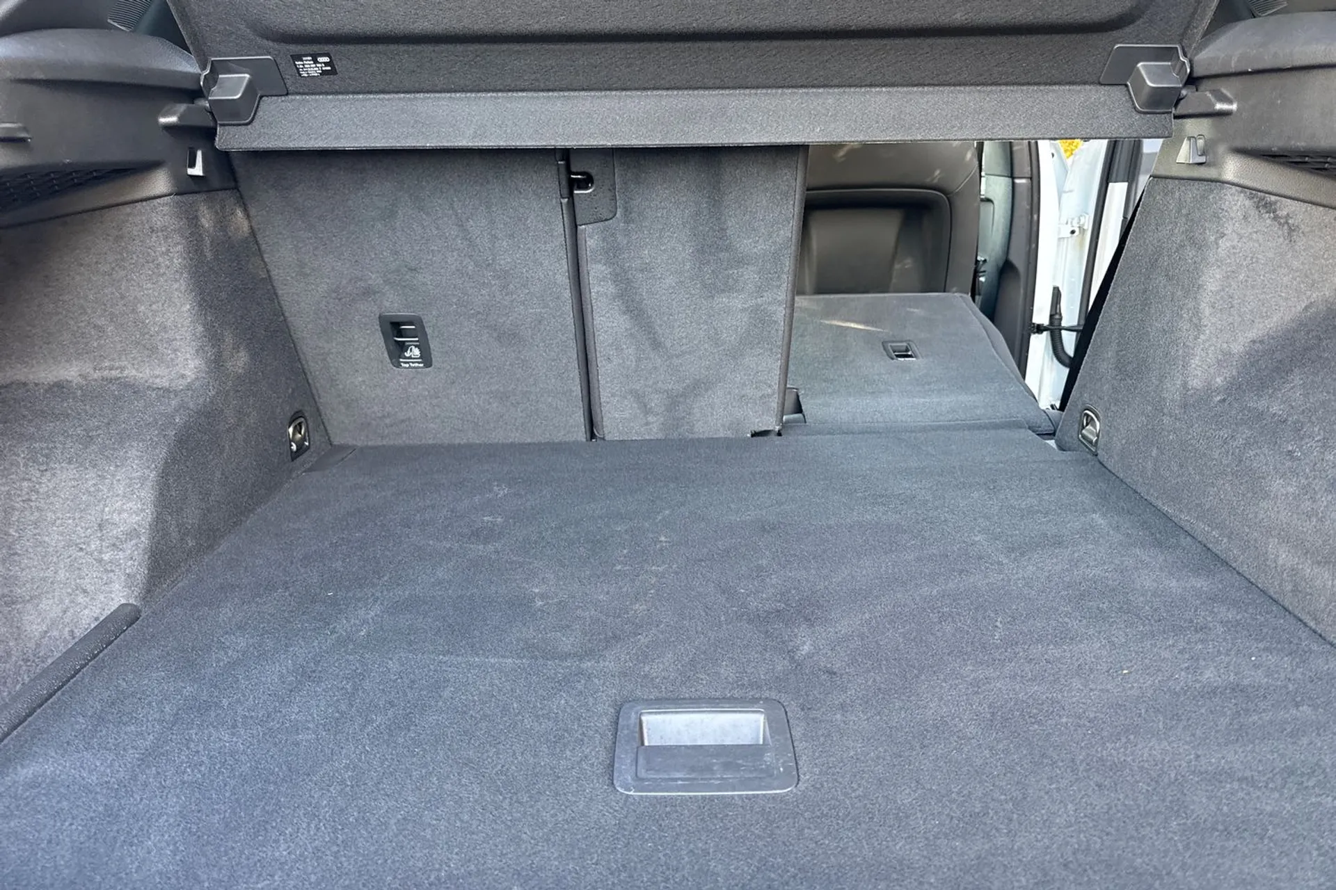 Audi Q3 thumbnail image number 22