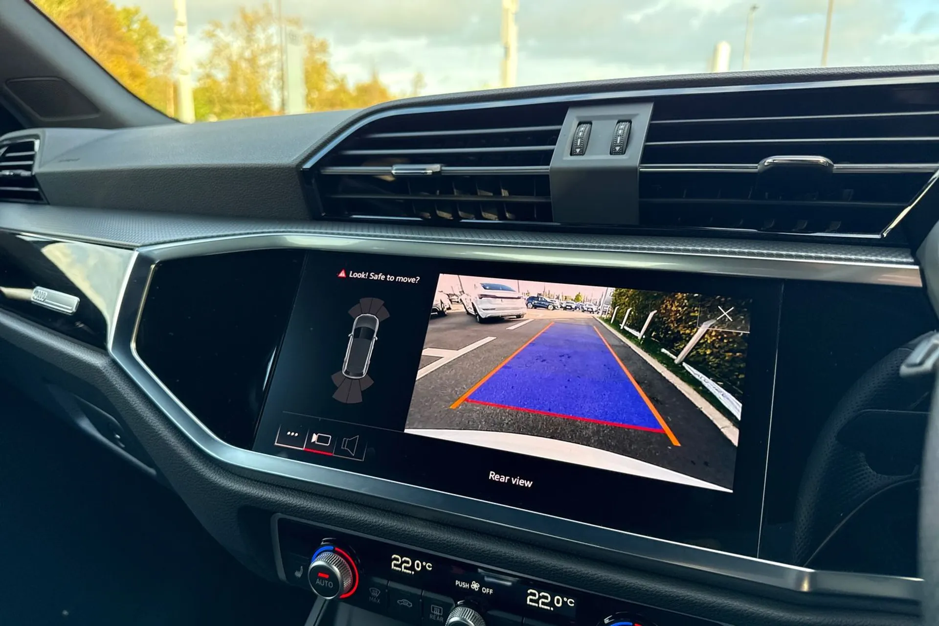 Audi Q3 thumbnail image number 27