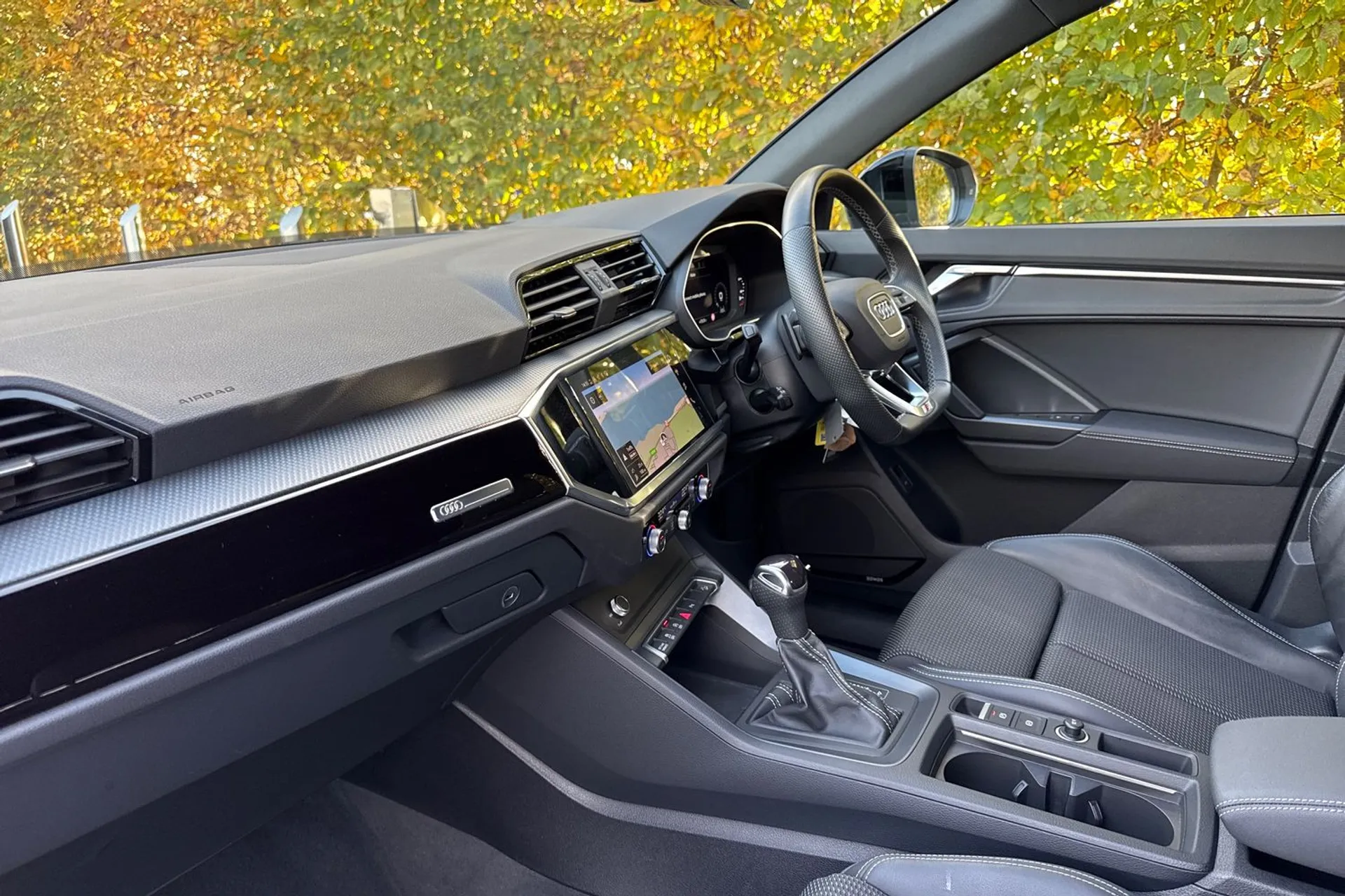 Audi Q3 thumbnail image number 31