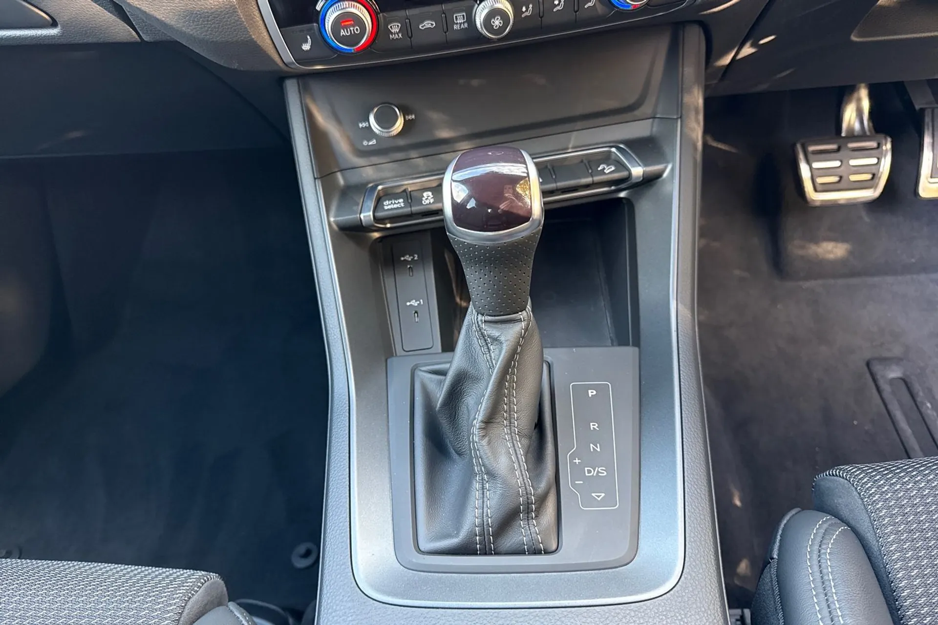 Audi Q3 thumbnail image number 42