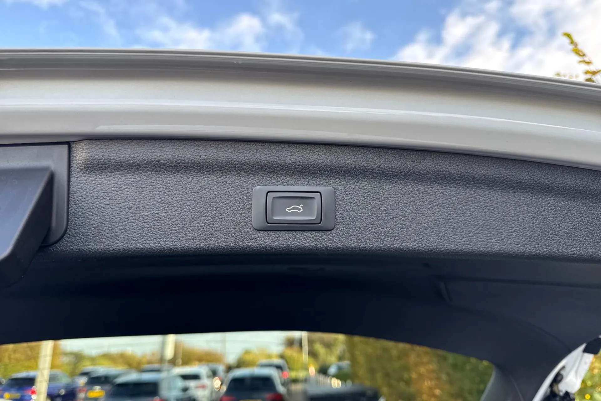 Audi Q3 thumbnail image number 21