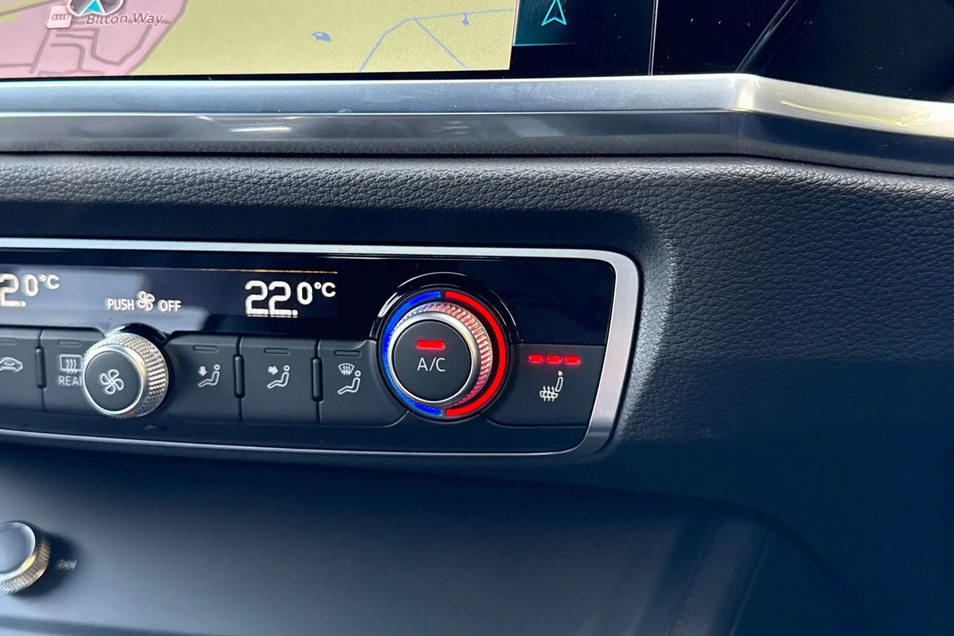 Audi Q3 thumbnail image number 32