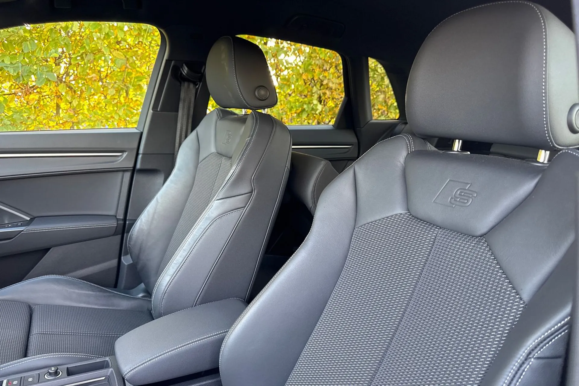 Audi Q3 thumbnail image number 33