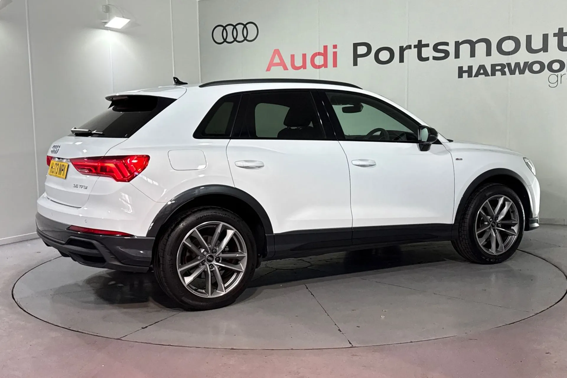 Audi Q3 thumbnail image number 9