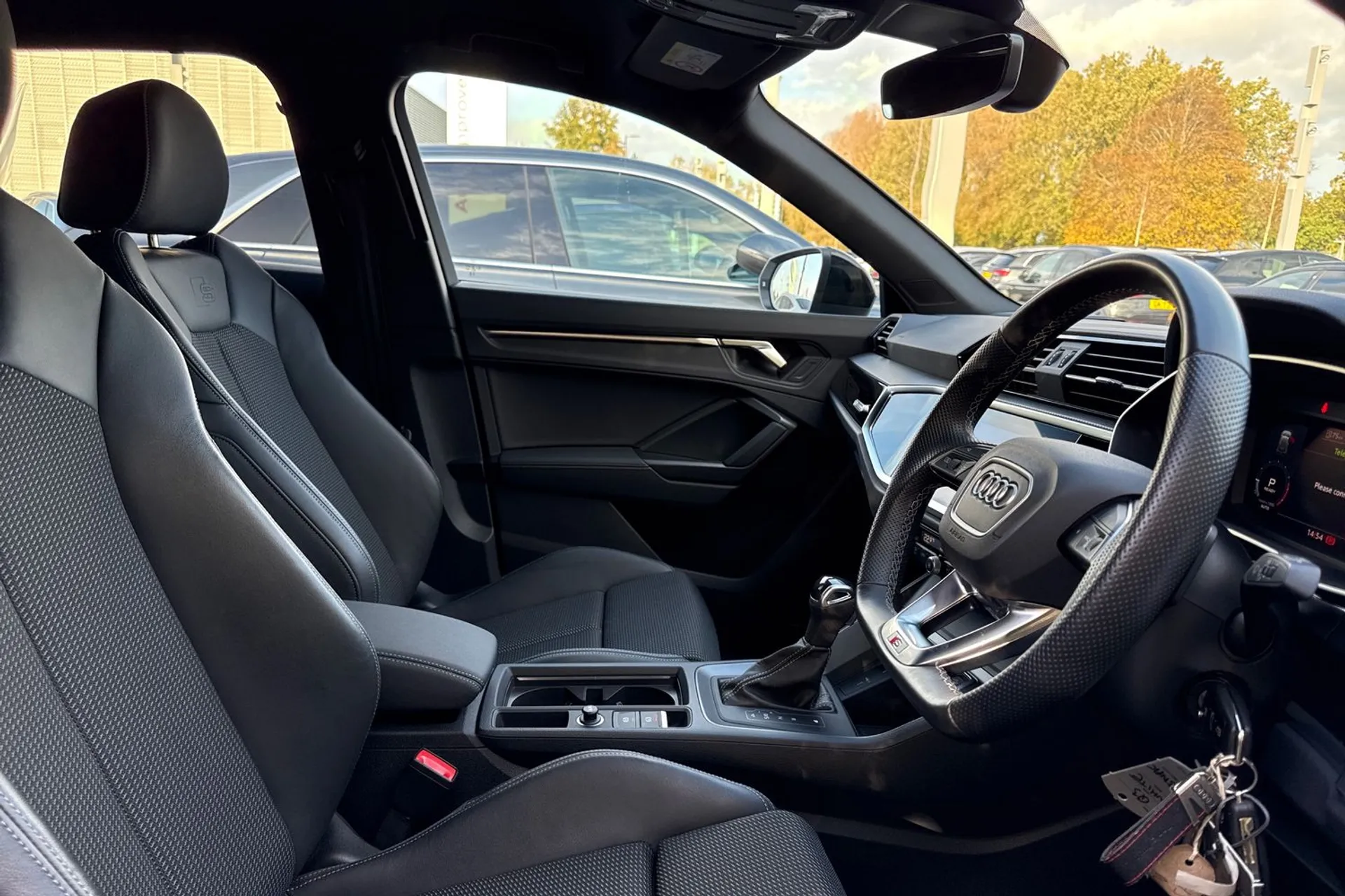 Audi Q3 thumbnail image number 26