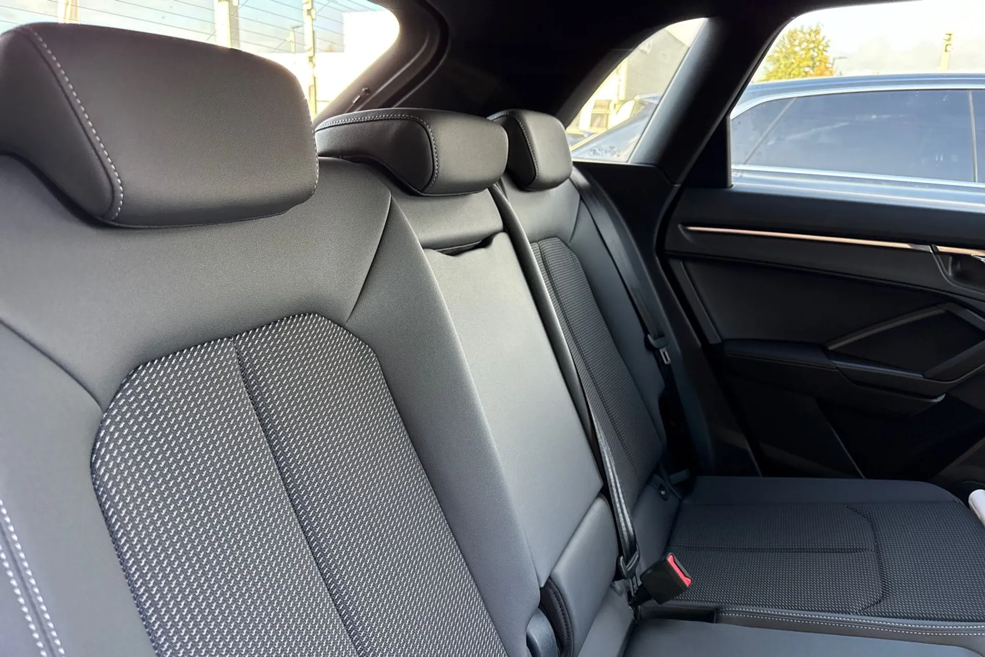 Audi Q3 thumbnail image number 23