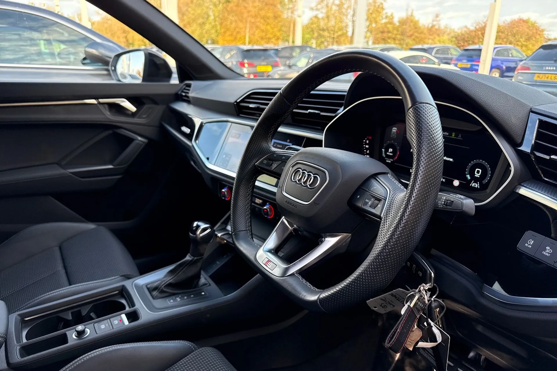 Audi Q3 thumbnail image number 29