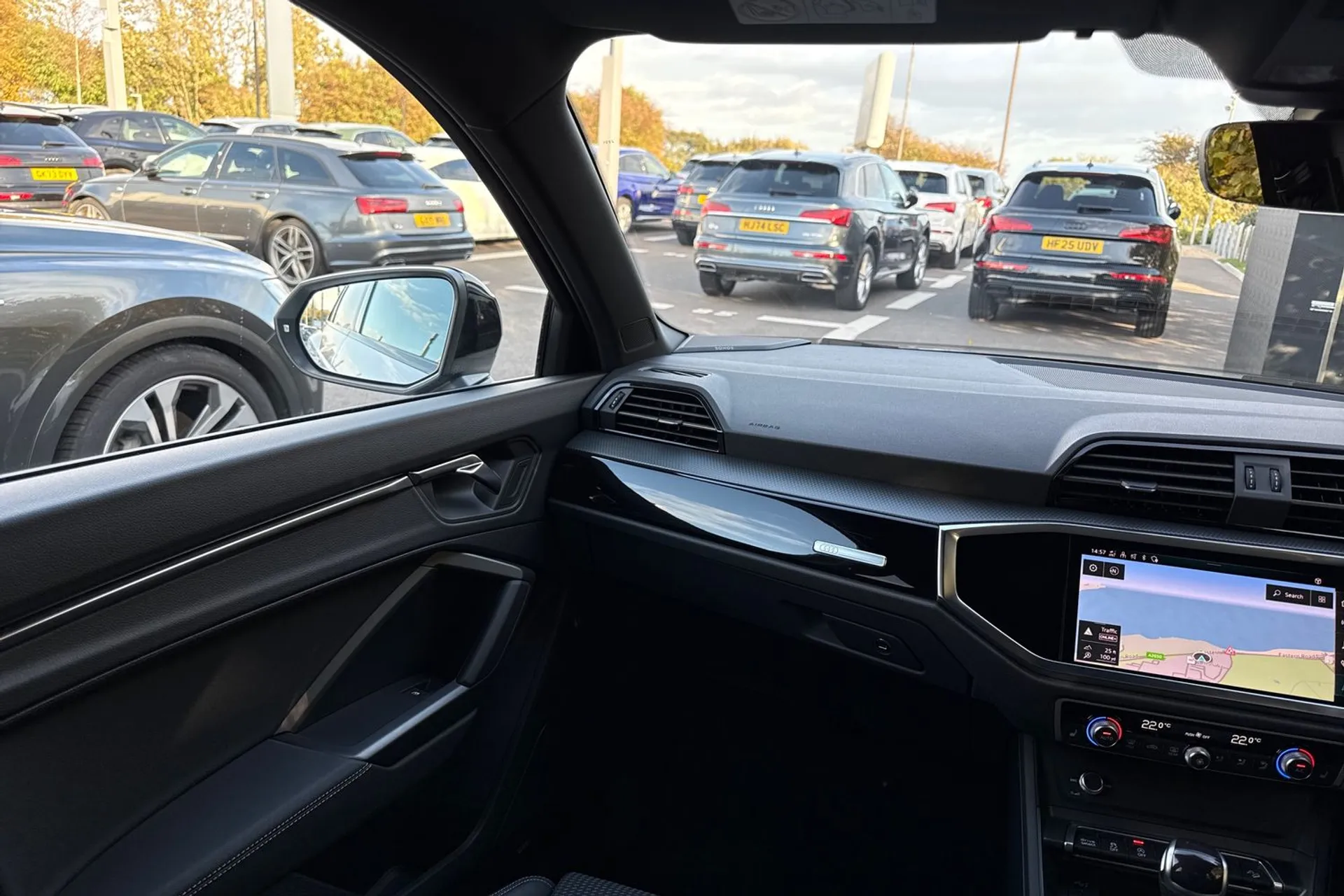 Audi Q3 thumbnail image number 38