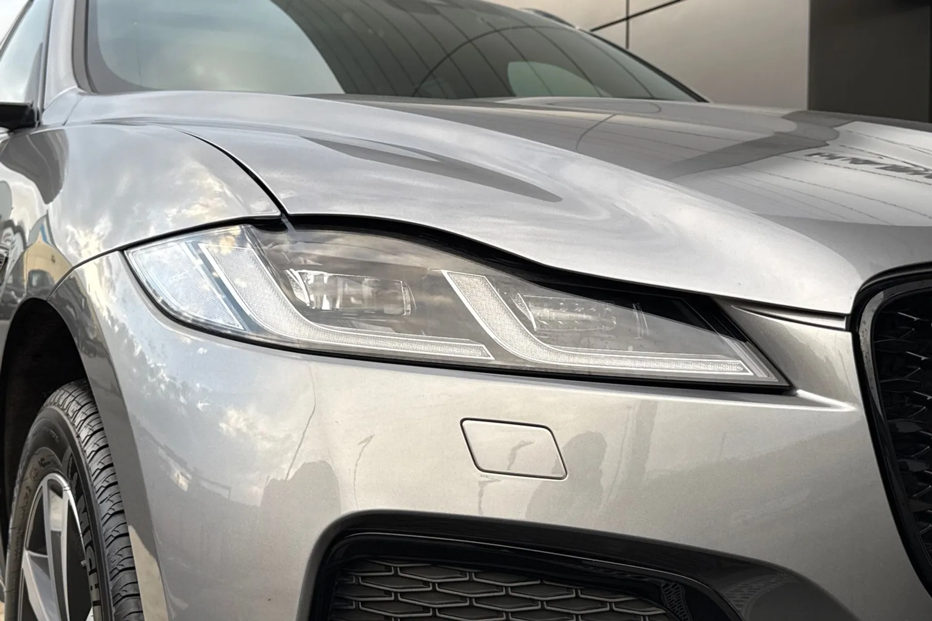 Jaguar F-PACE thumbnail image number 28