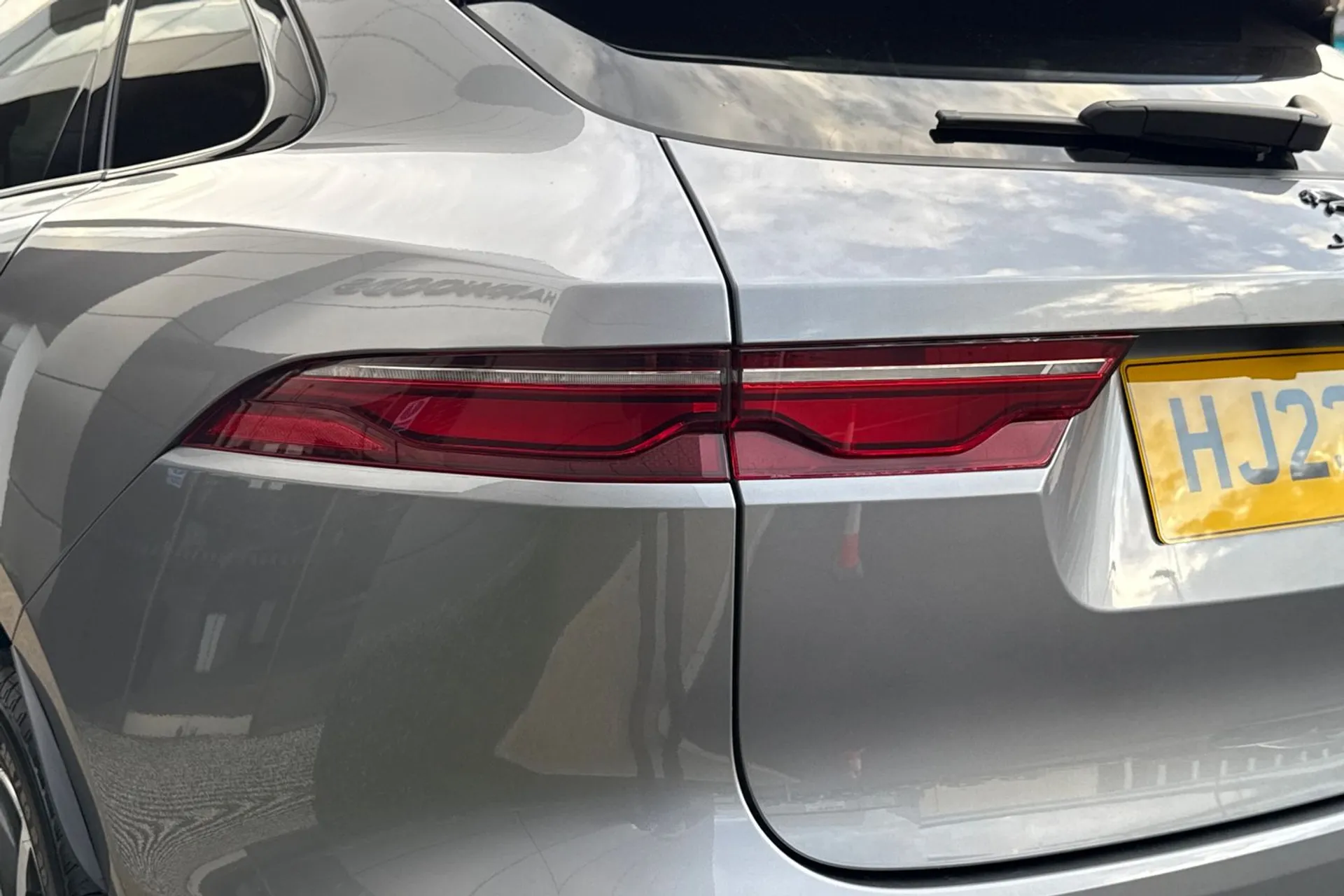 Jaguar F-PACE thumbnail image number 45