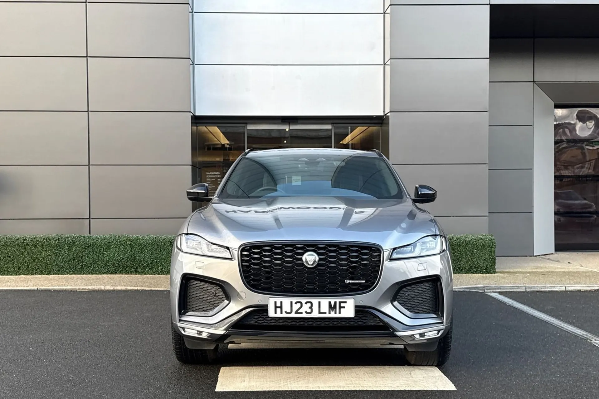 Jaguar F-PACE thumbnail image number 12