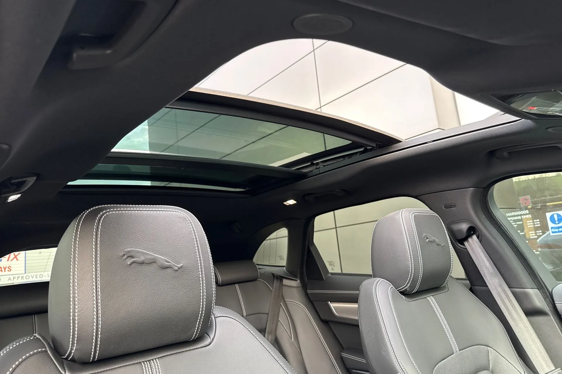 Jaguar F-PACE thumbnail image number 11