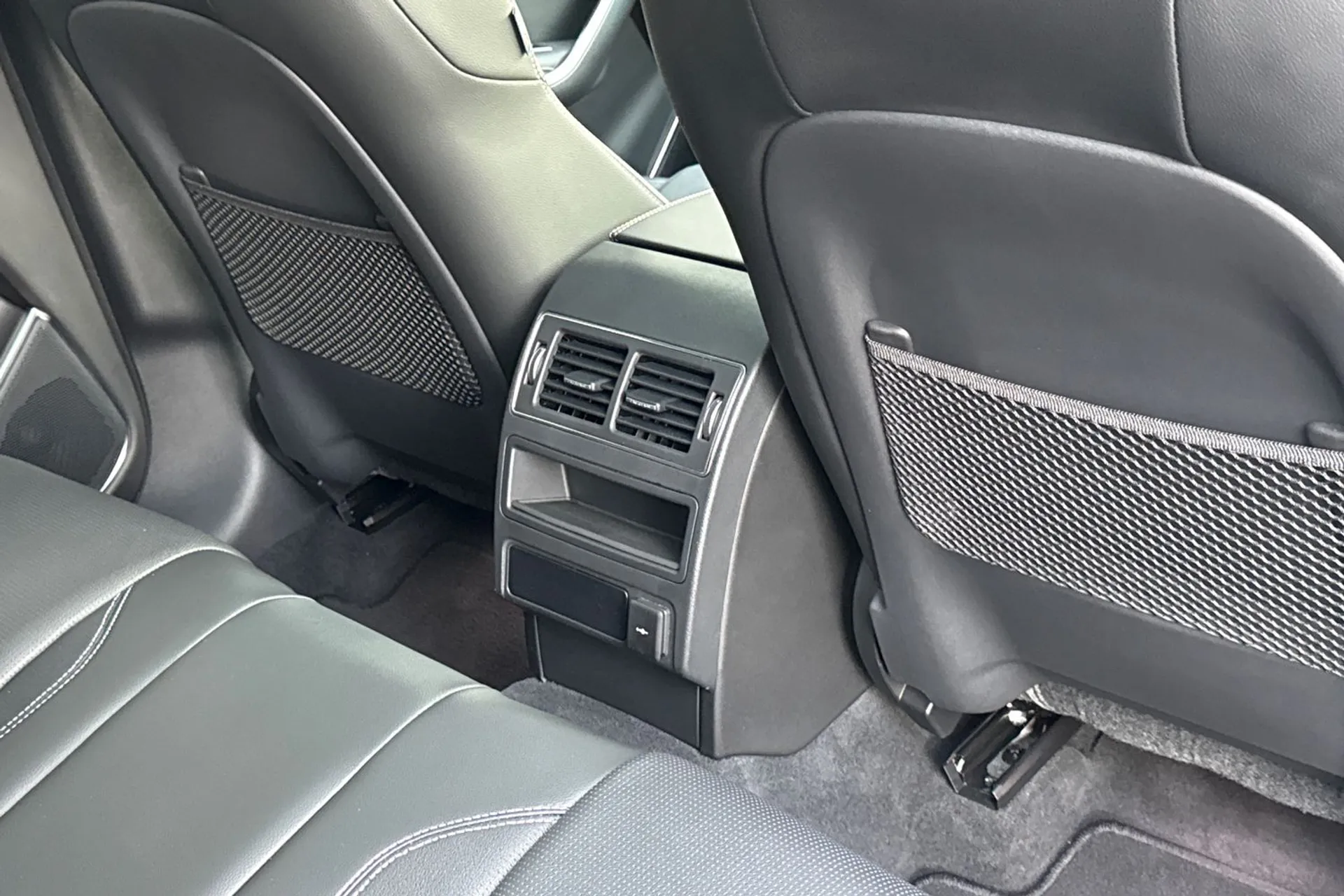 Jaguar F-PACE thumbnail image number 43