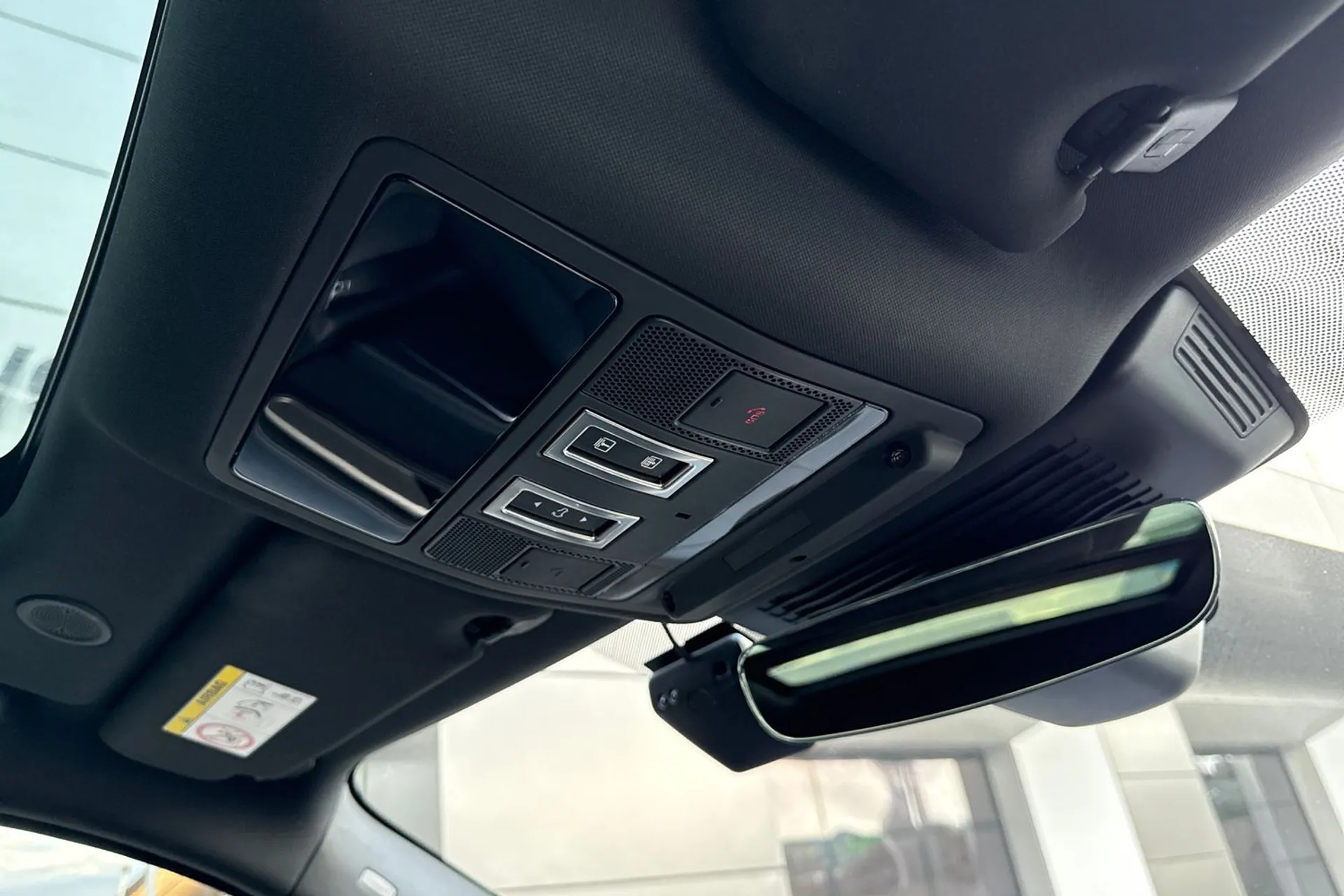 Jaguar F-PACE thumbnail image number 56