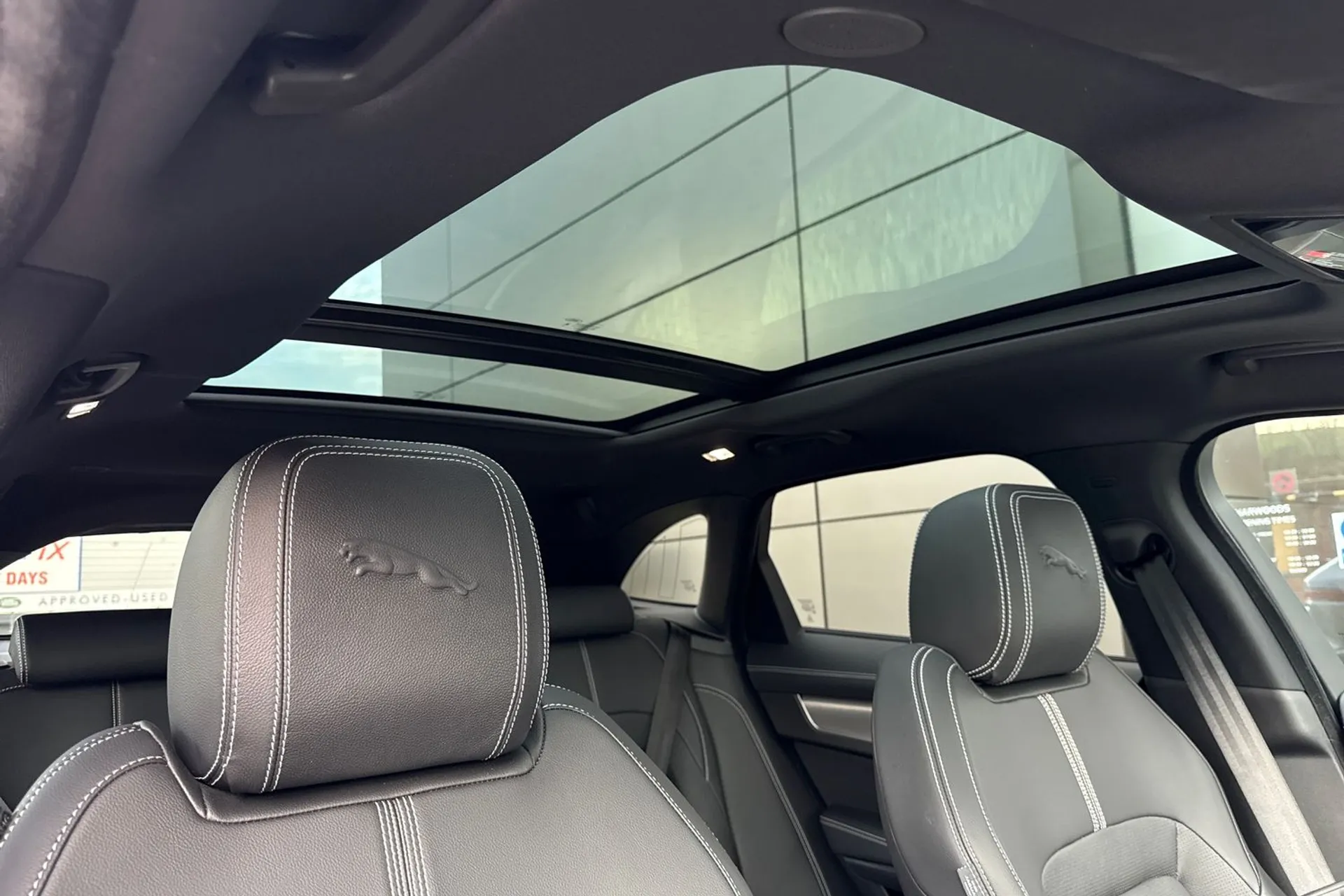 Jaguar F-PACE thumbnail image number 10