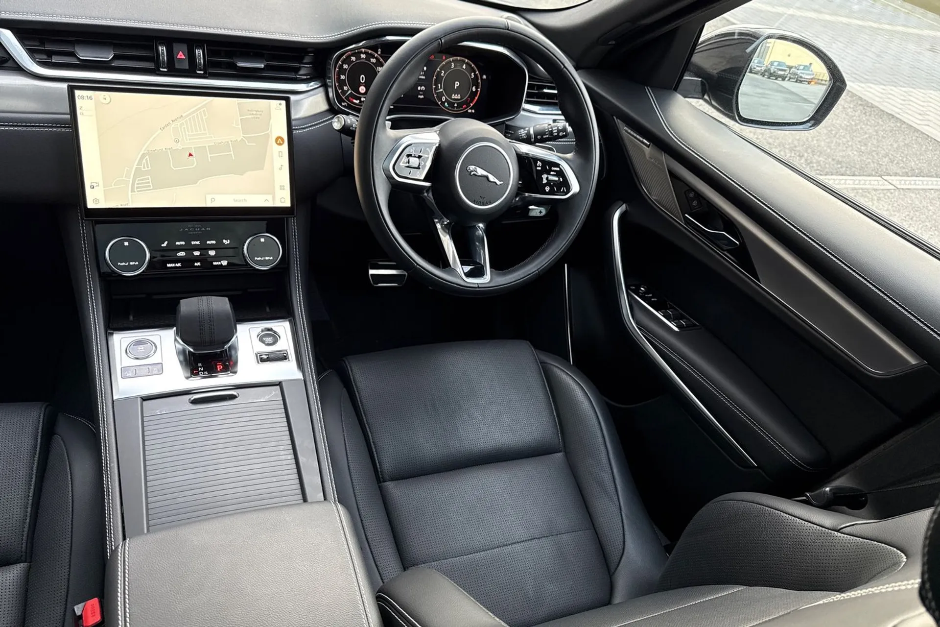 Jaguar F-PACE thumbnail image number 49