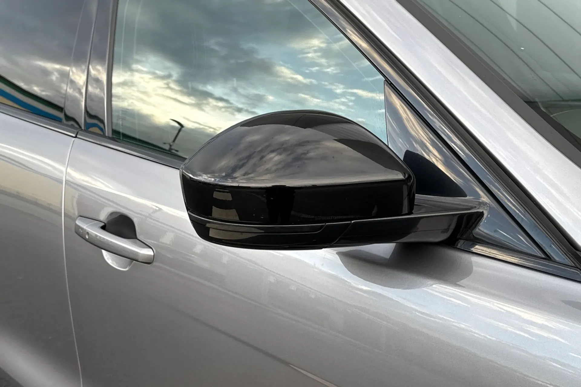 Jaguar F-PACE thumbnail image number 37