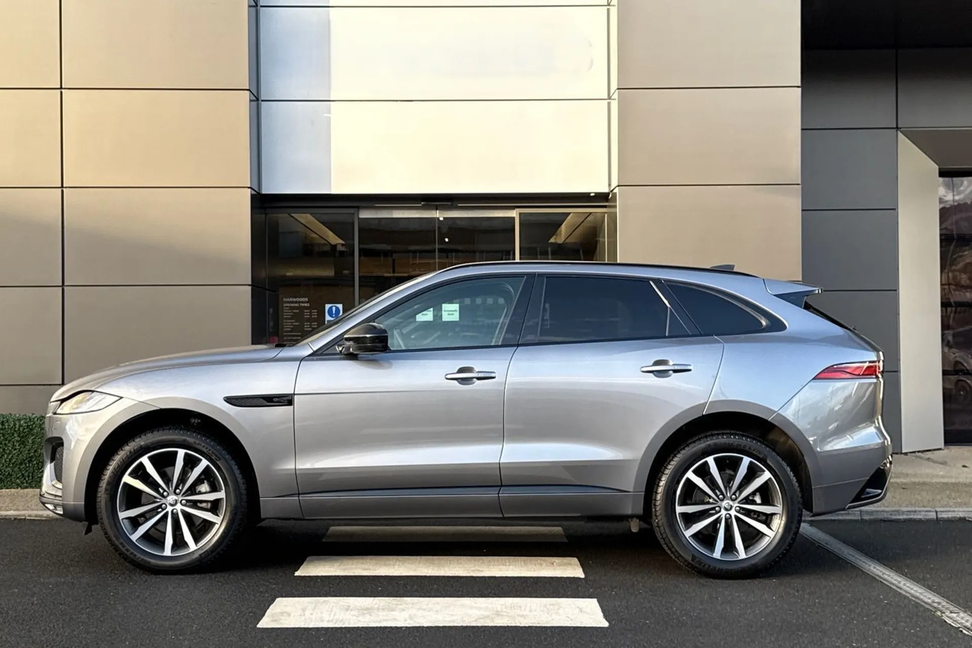 Jaguar F-PACE thumbnail image number 7