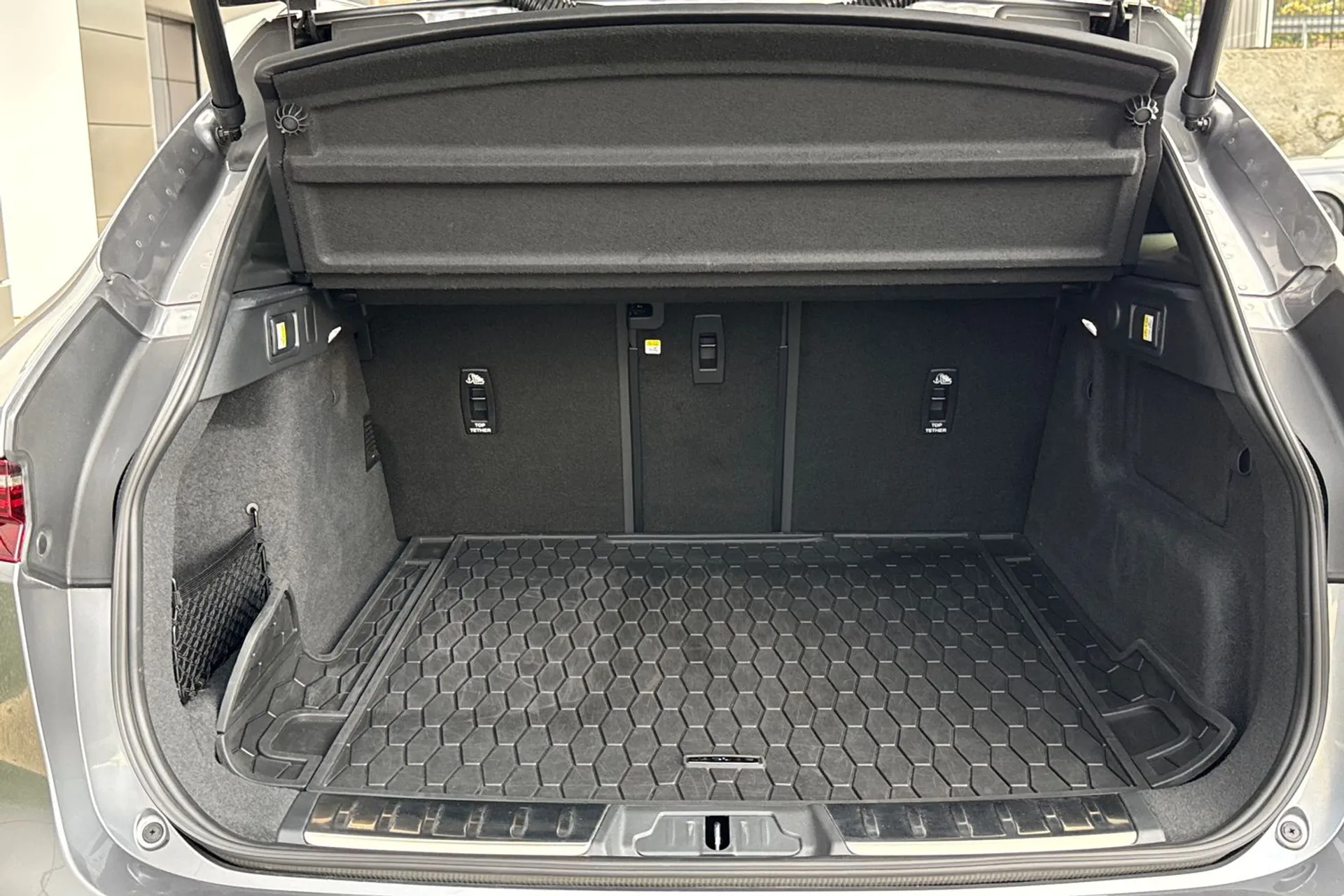 Jaguar F-PACE thumbnail image number 46