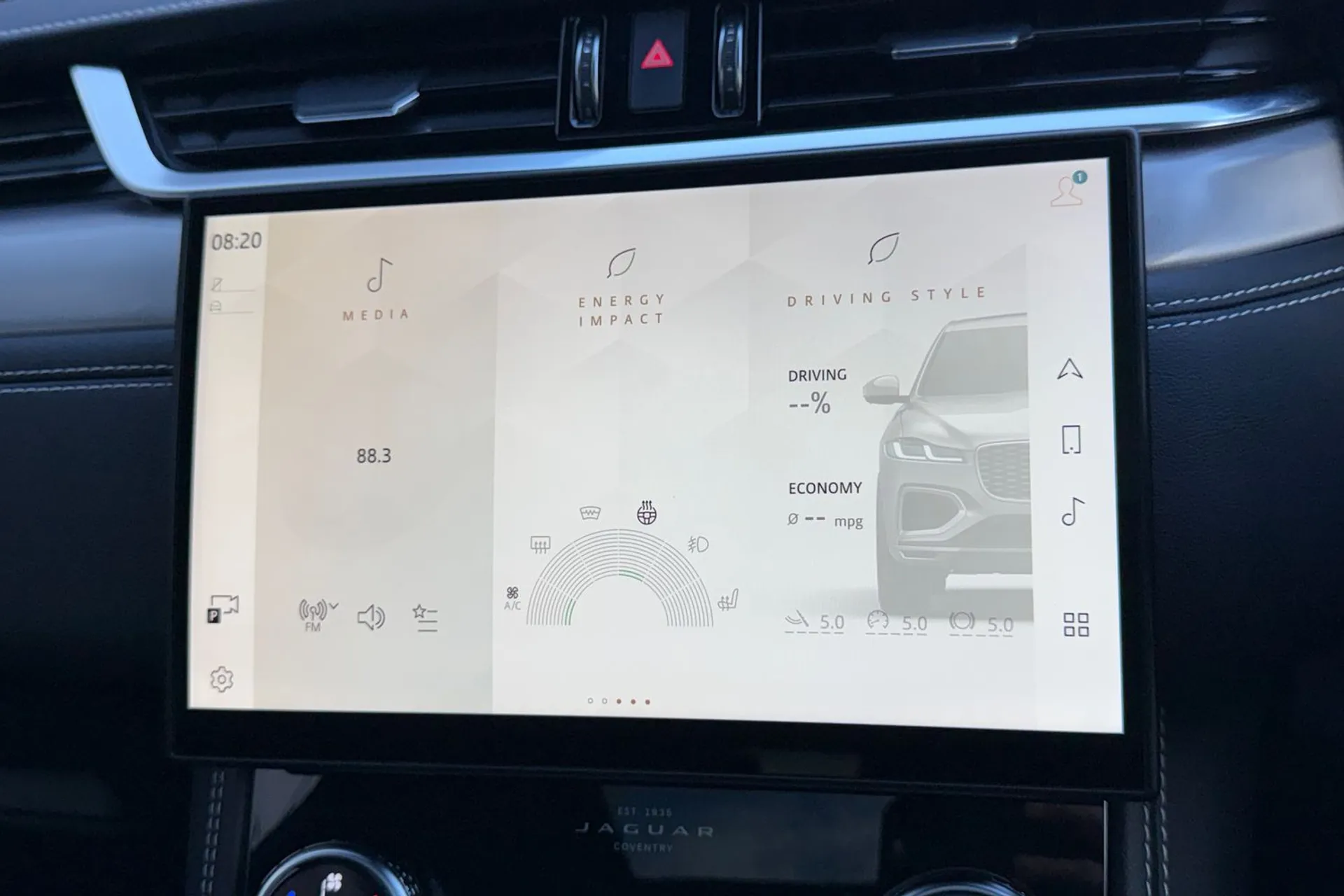 Jaguar F-PACE thumbnail image number 61