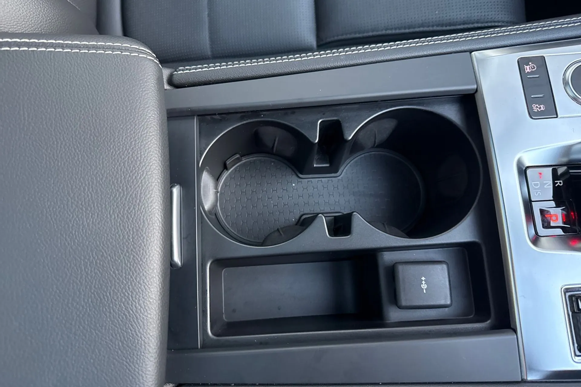 Jaguar F-PACE thumbnail image number 57