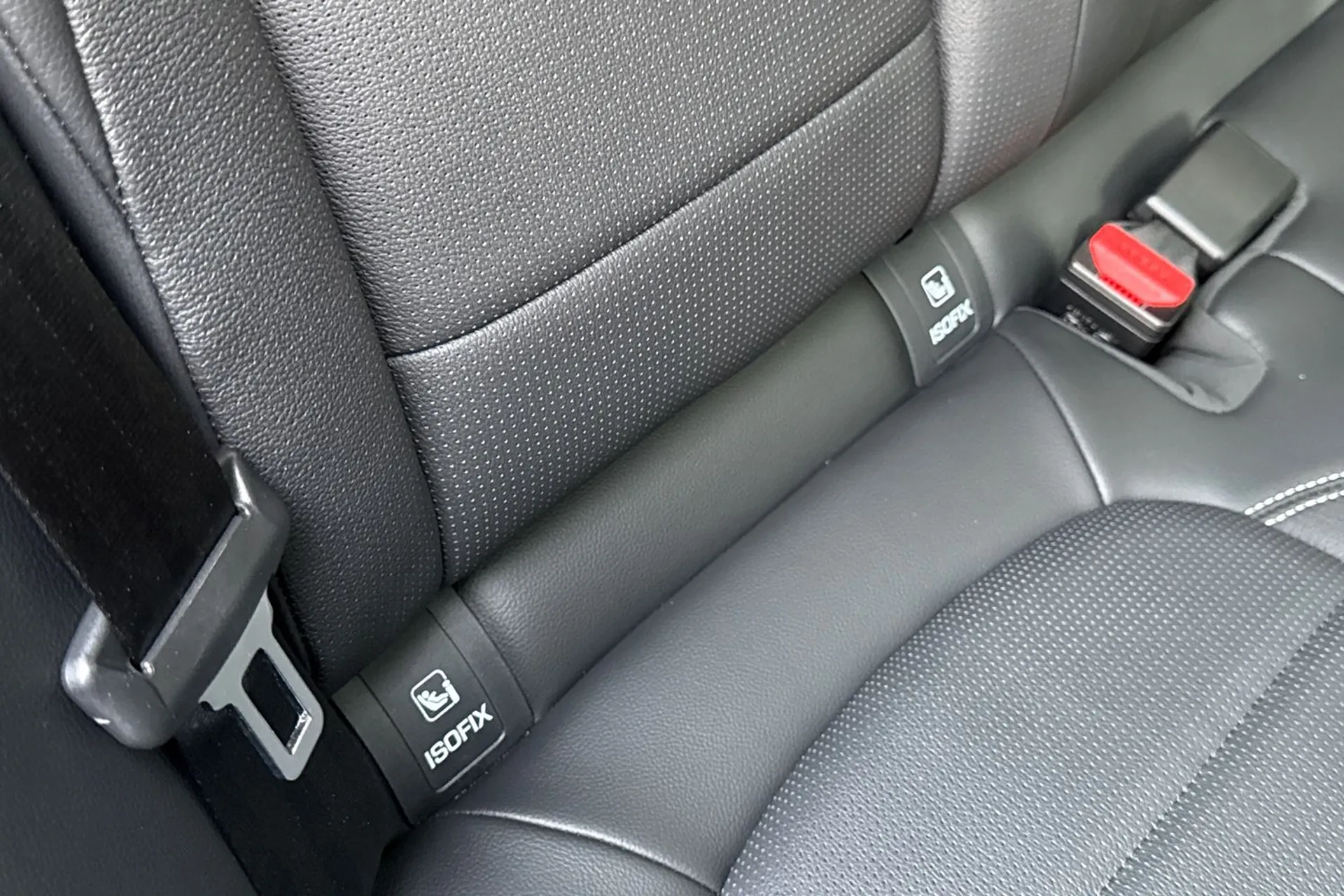 Jaguar F-PACE thumbnail image number 41