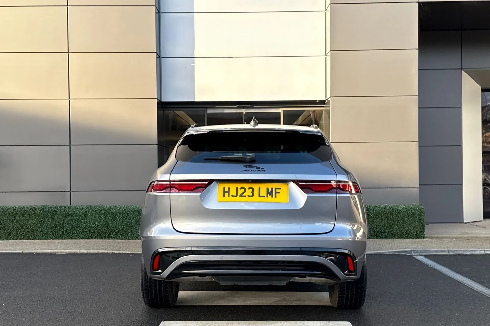 Jaguar F-PACE thumbnail image number 15