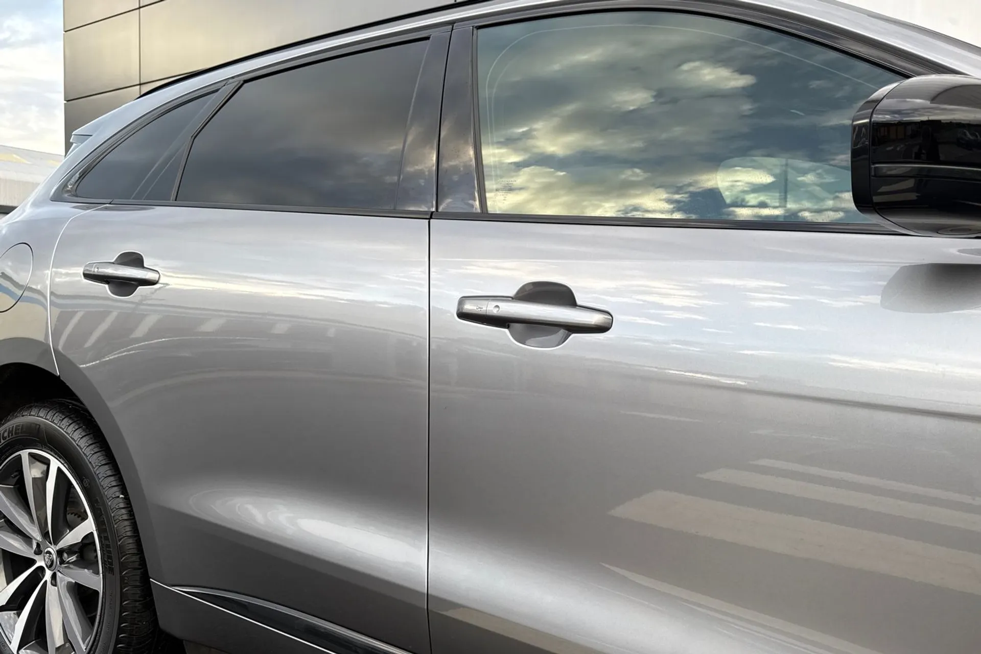 Jaguar F-PACE thumbnail image number 35