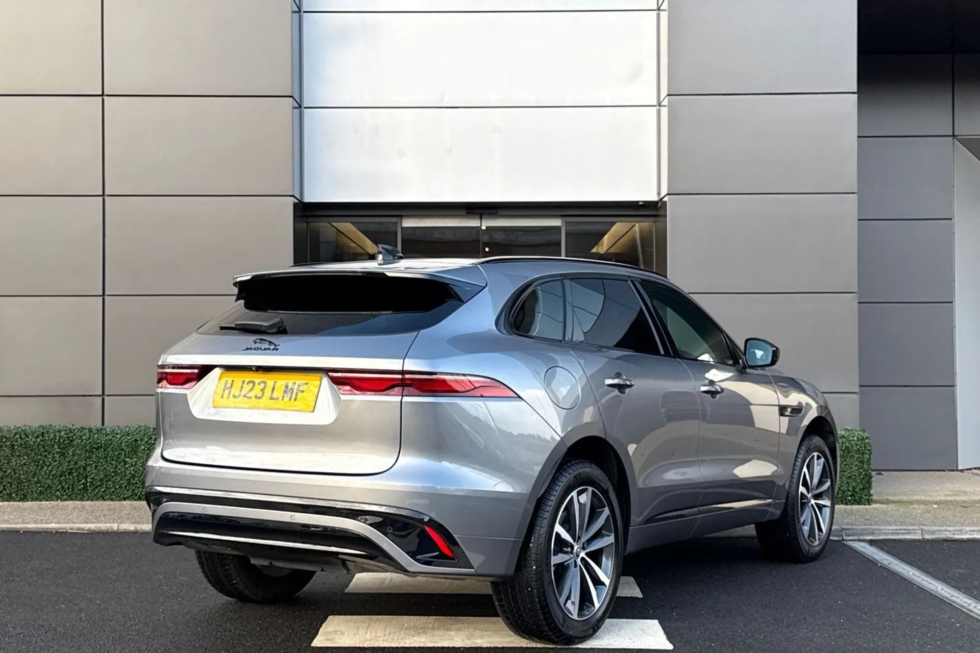Jaguar F-PACE thumbnail image number 13