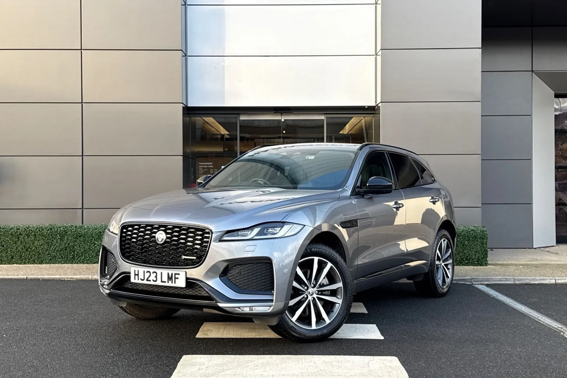 Jaguar F-PACE thumbnail image number 8