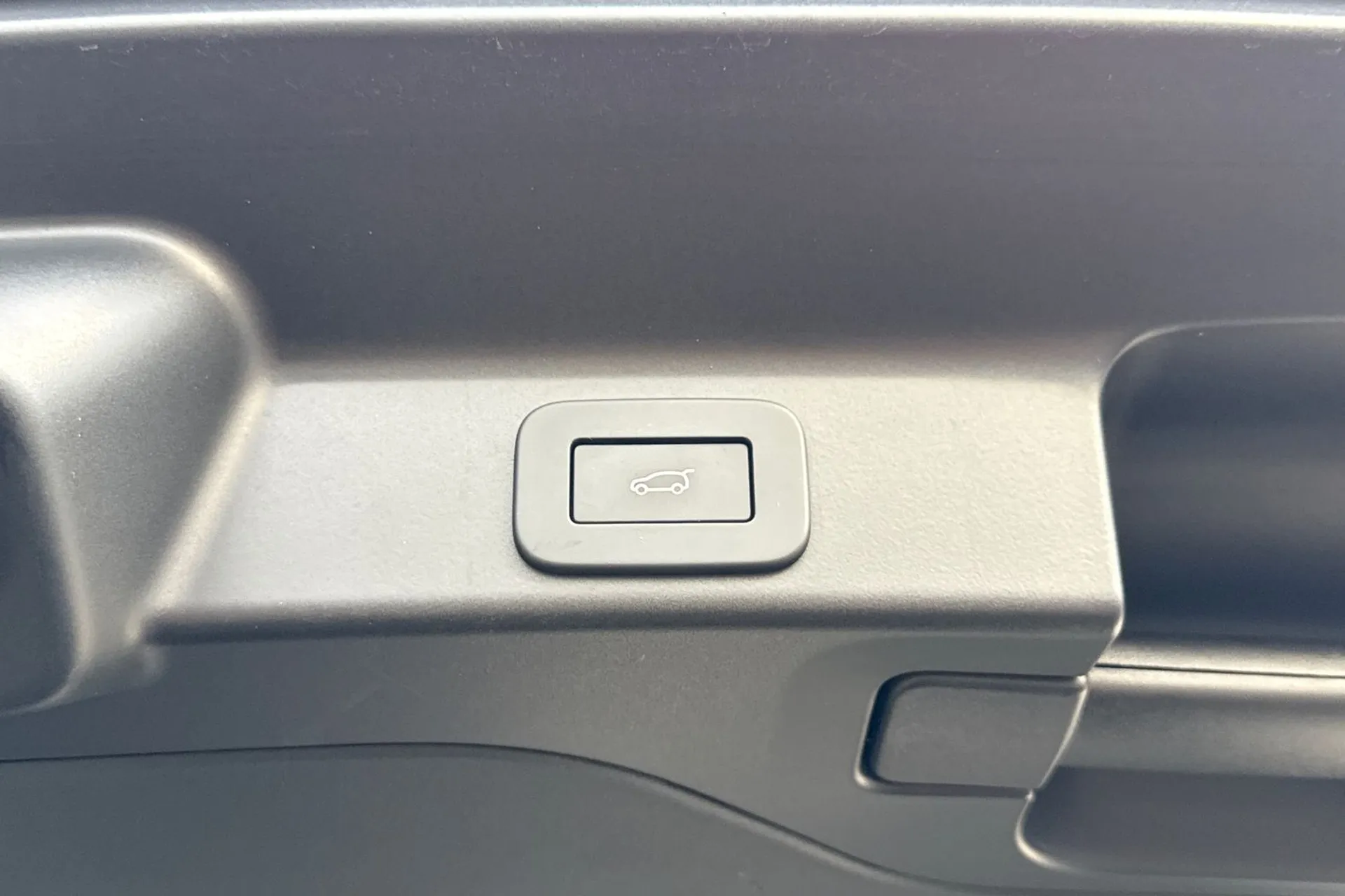 Jaguar F-PACE thumbnail image number 47