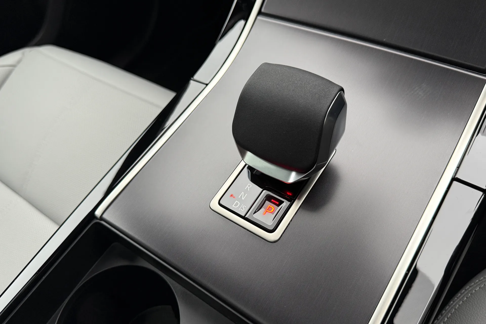 LAND ROVER RANGE ROVER VELAR thumbnail image number 53